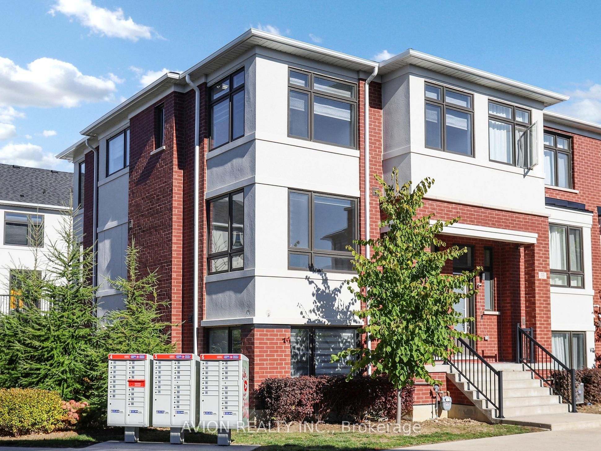 35 Thomas Armstrong Lane, Richmond Hill, ON L4C 5S6