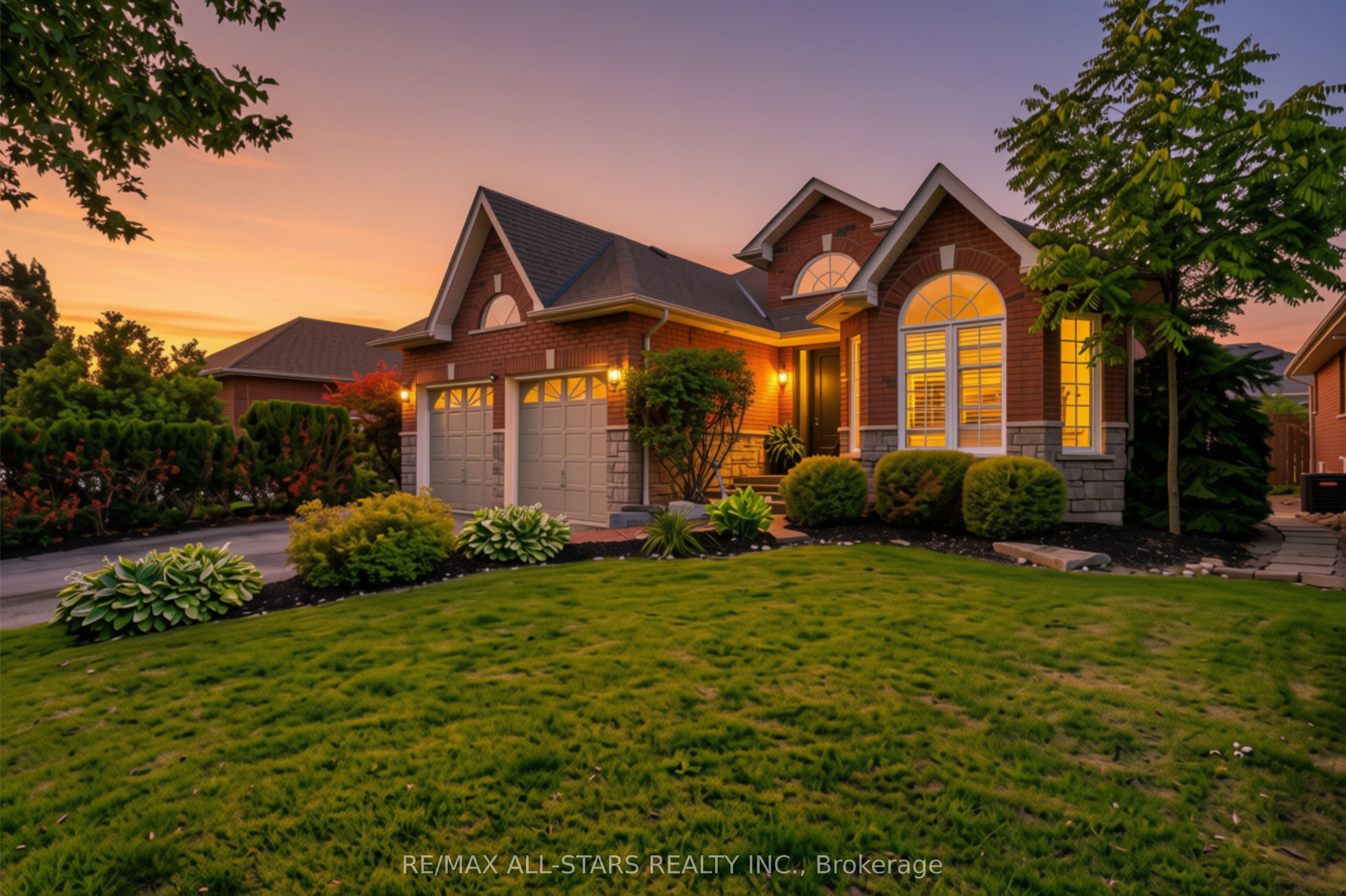 15 Ivygreen Road, Georgina, ON L4P 4B7