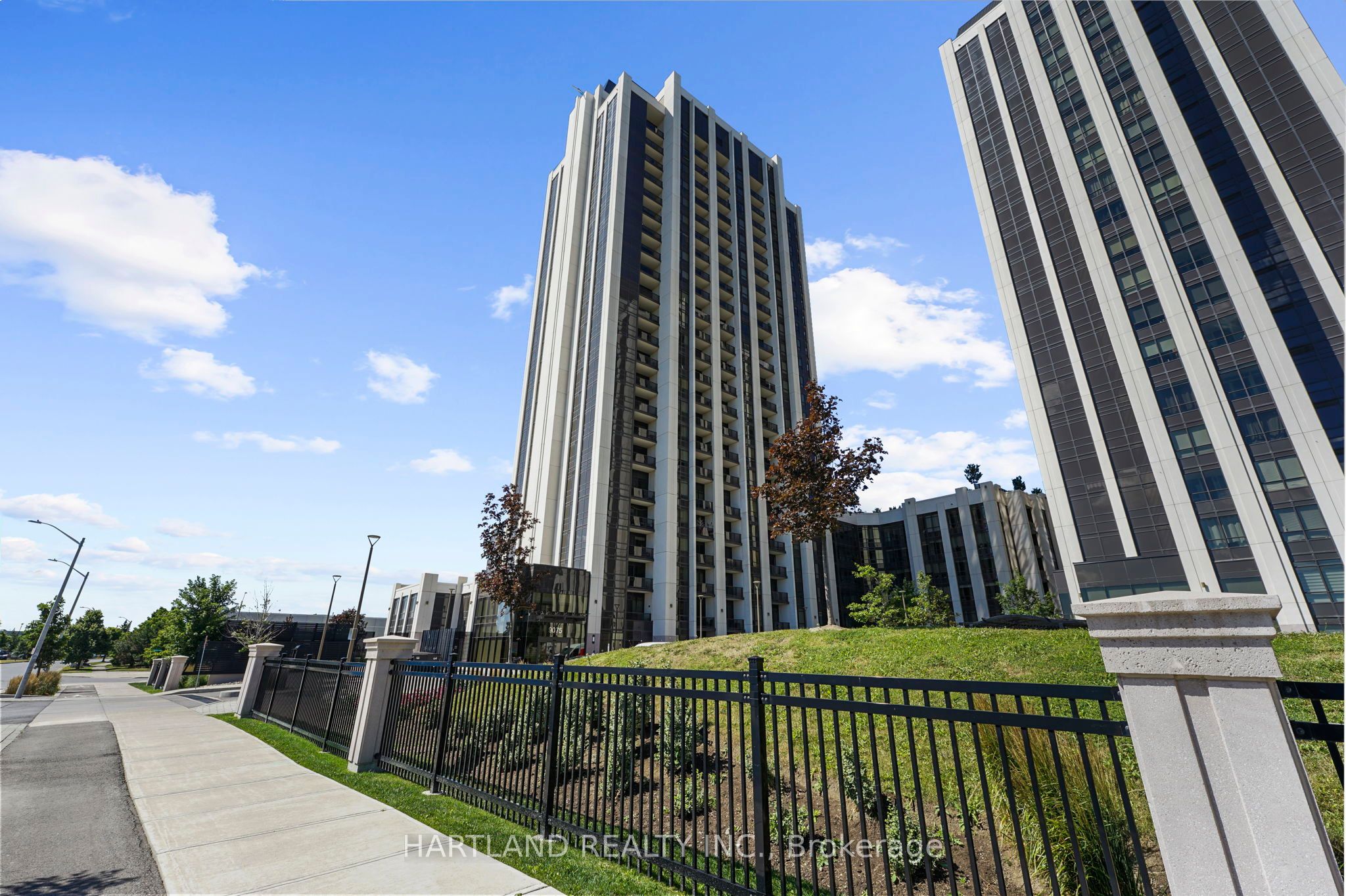 9075 Jane Street 810, Vaughan, ON L4K 0L7