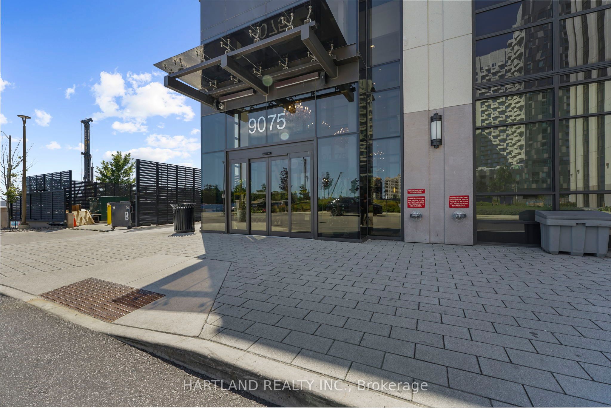 9075 Jane Street 810, Vaughan, ON L4K 0L7 photo 2