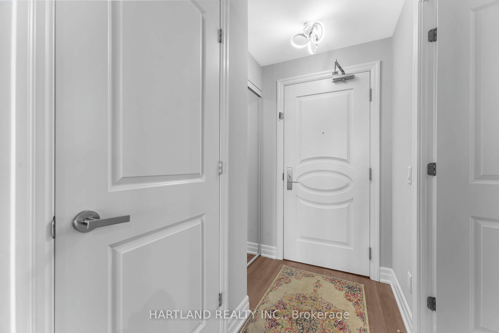 9075 Jane Street 810, Vaughan, ON L4K 0L7 photo 3