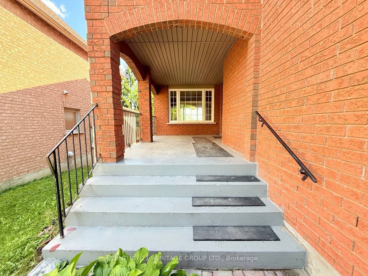 162 Widdifield Avenue, Newmarket, ON L3X 1Z2 photo 2