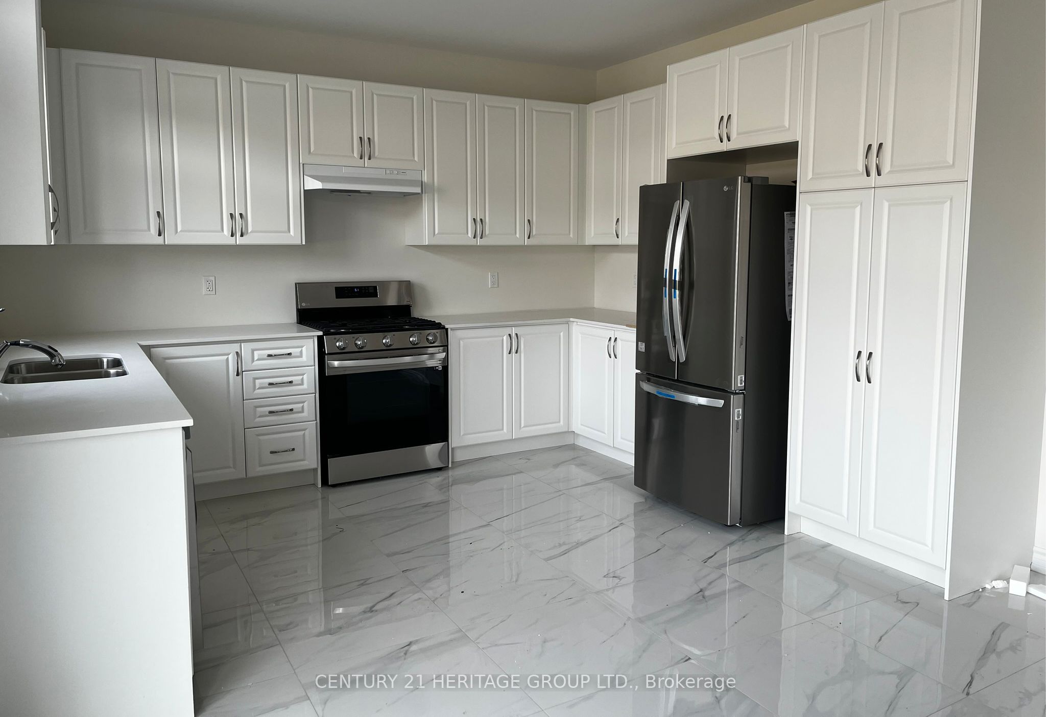 181 Ferragine Crescent, Bradford West Gwillimbury, ON L4Z 4B4 photo 2
