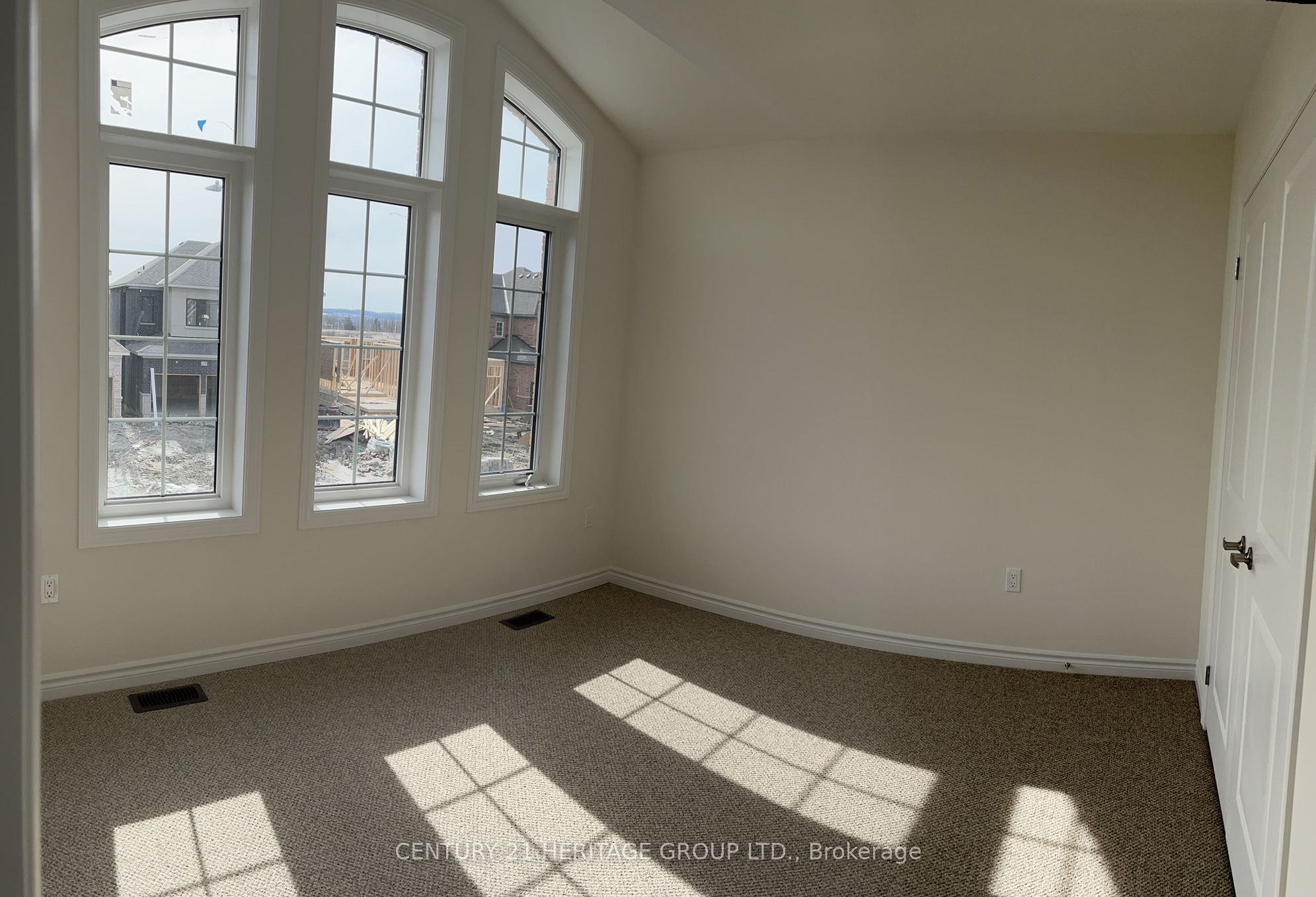 181 Ferragine Crescent, Bradford West Gwillimbury, ON L4Z 4B4 photo 4