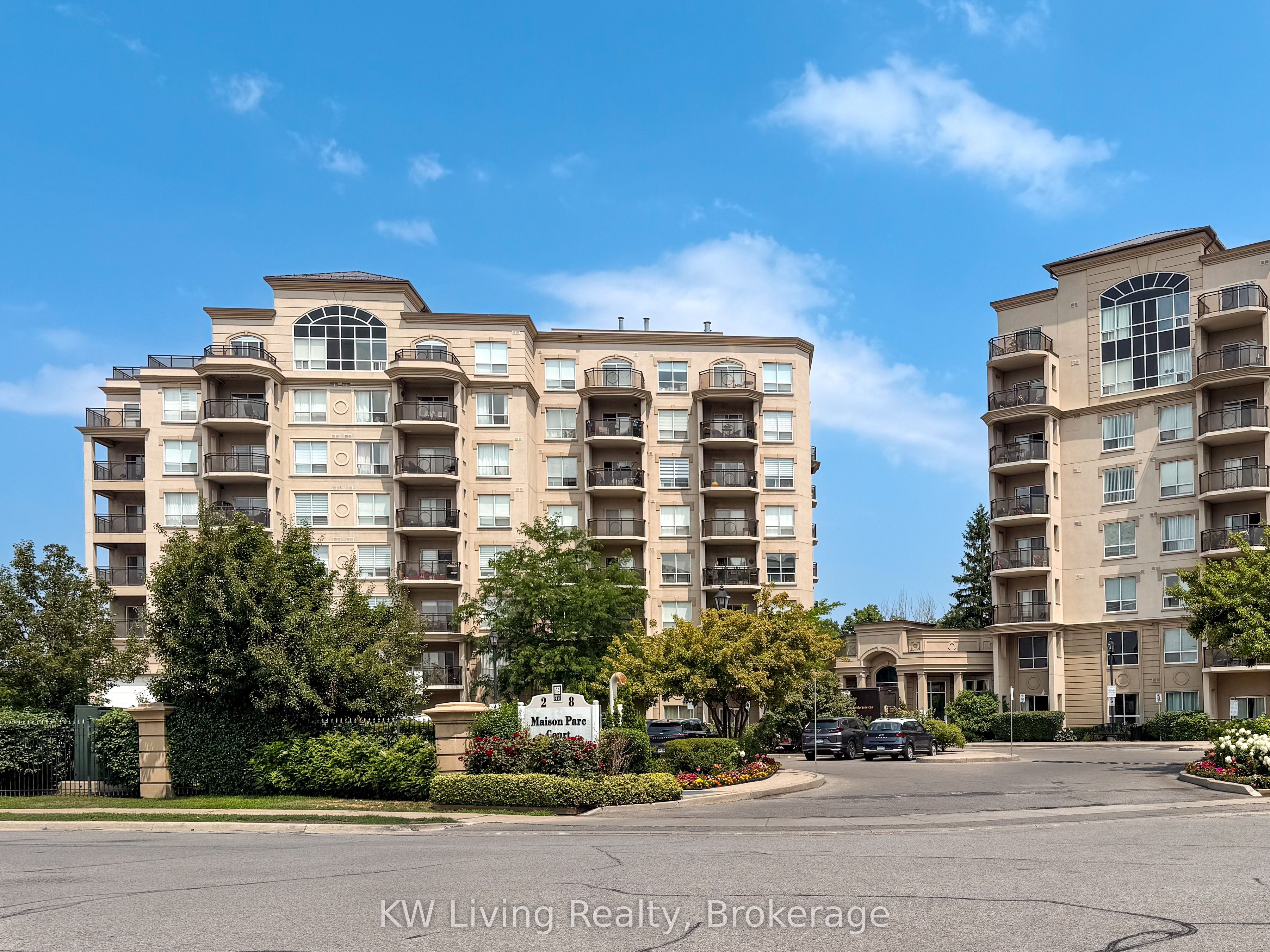 8 Maison Parc Court 703, Vaughan, ON L4J 9K5