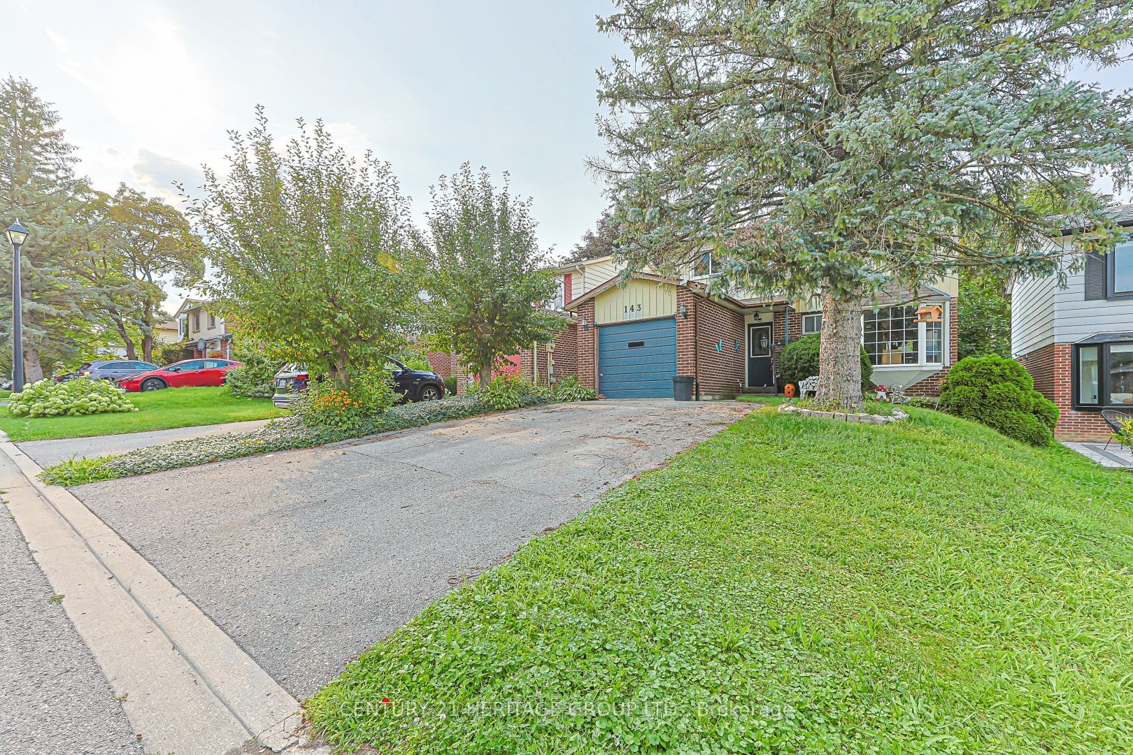 143 Thoms Crescent, Newmarket, ON L3Y 1C9 photo 2