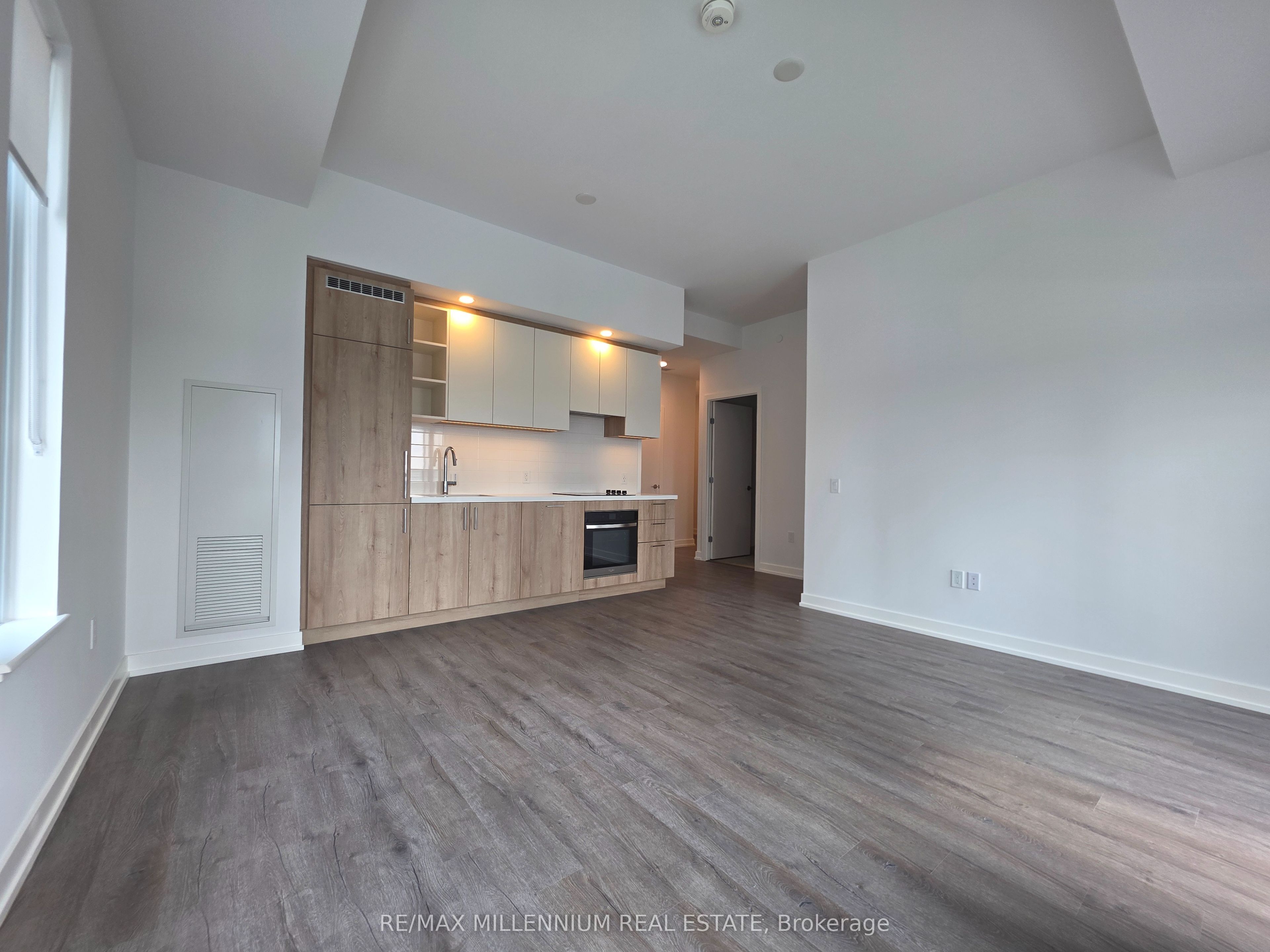 21 Meadowdale Road 306, Vaughan, ON L4K 0H6 photo 3