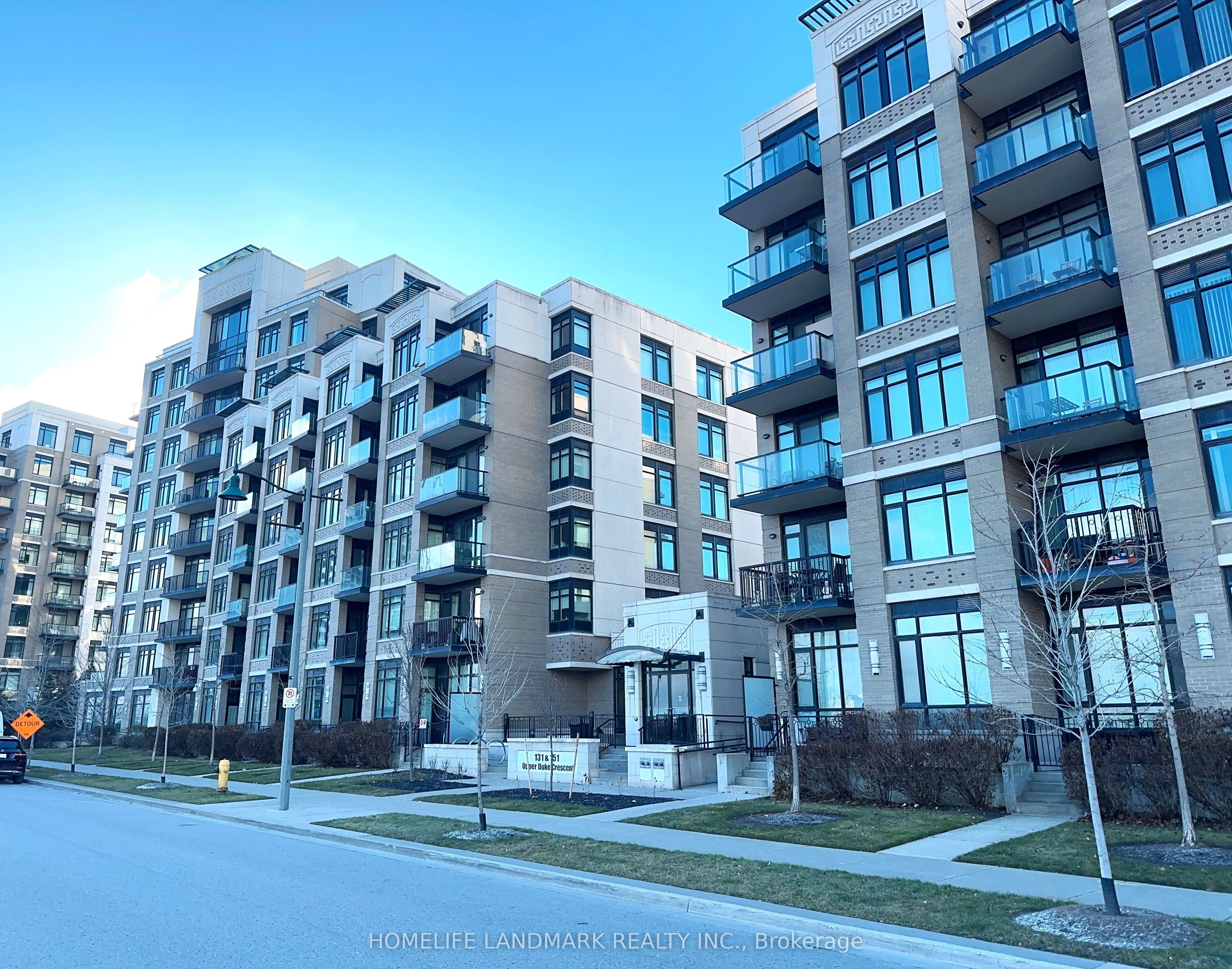 131 Upper Duke Crescent 410, Markham, ON L6G 0C9