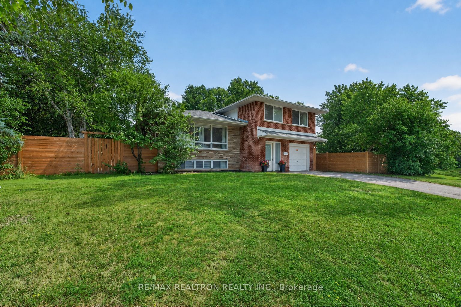 249 Tampico Road, Richmond Hill, ON L4C 4R8 photo 4