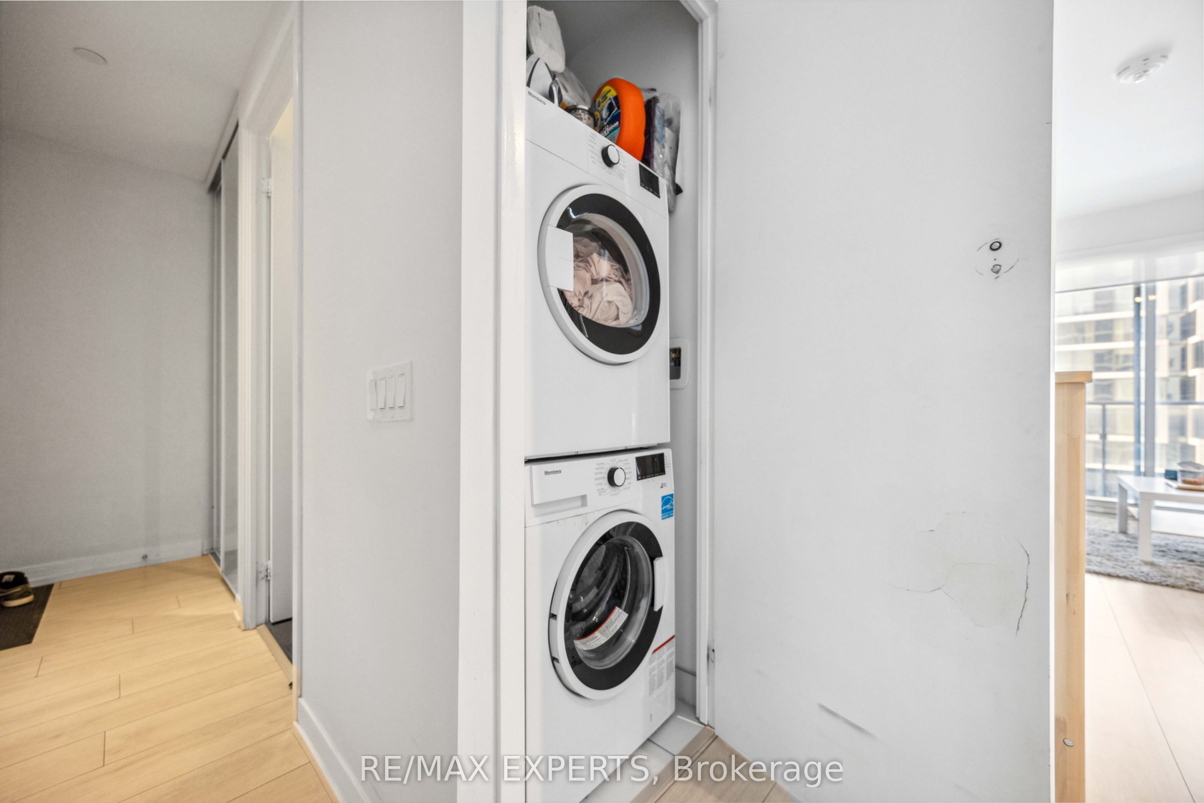 950 Portage Parkway 3310, Vaughan, ON L4K 0J7 photo 2