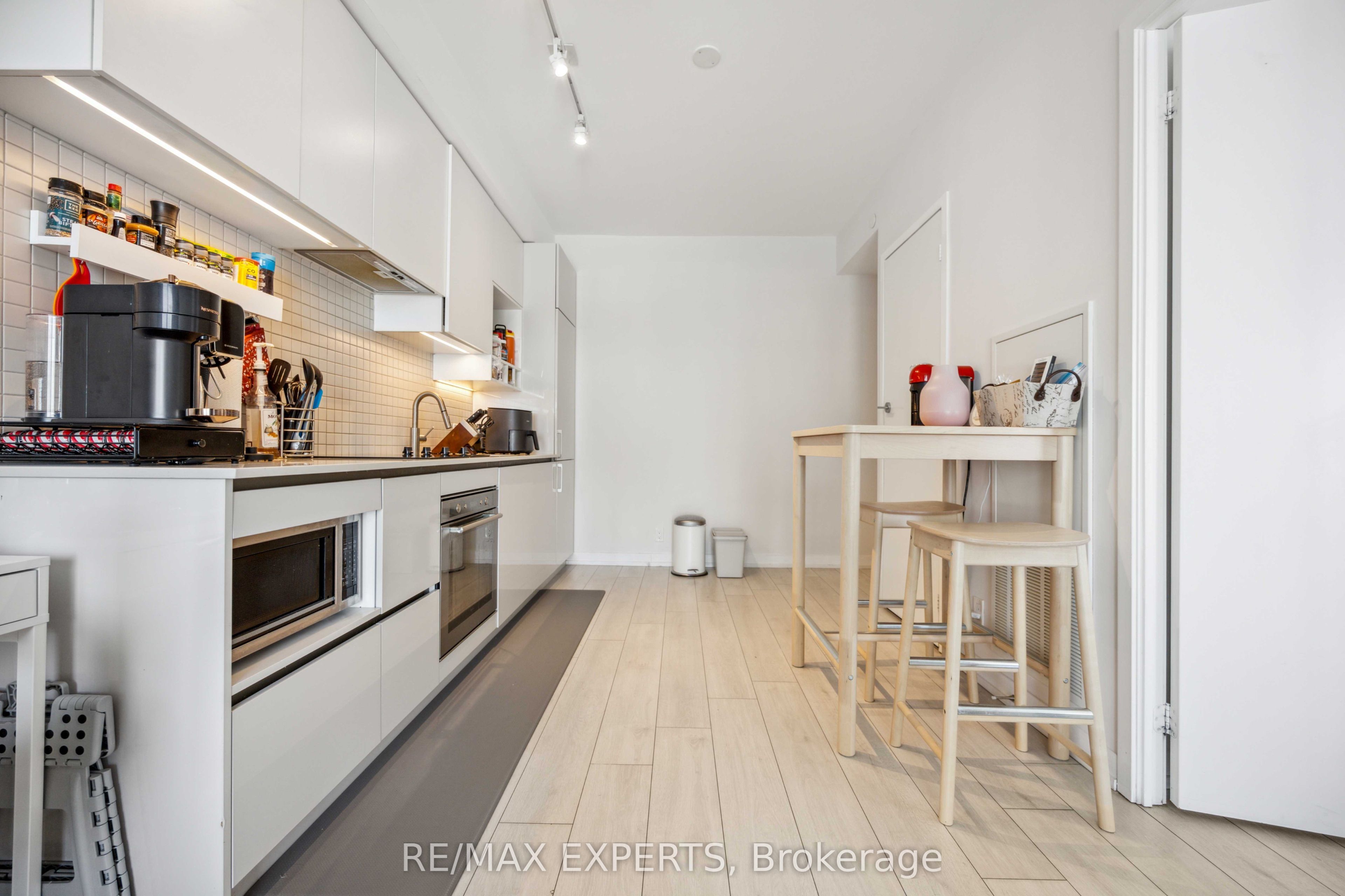 950 Portage Parkway 3310, Vaughan, ON L4K 0J7 photo 3