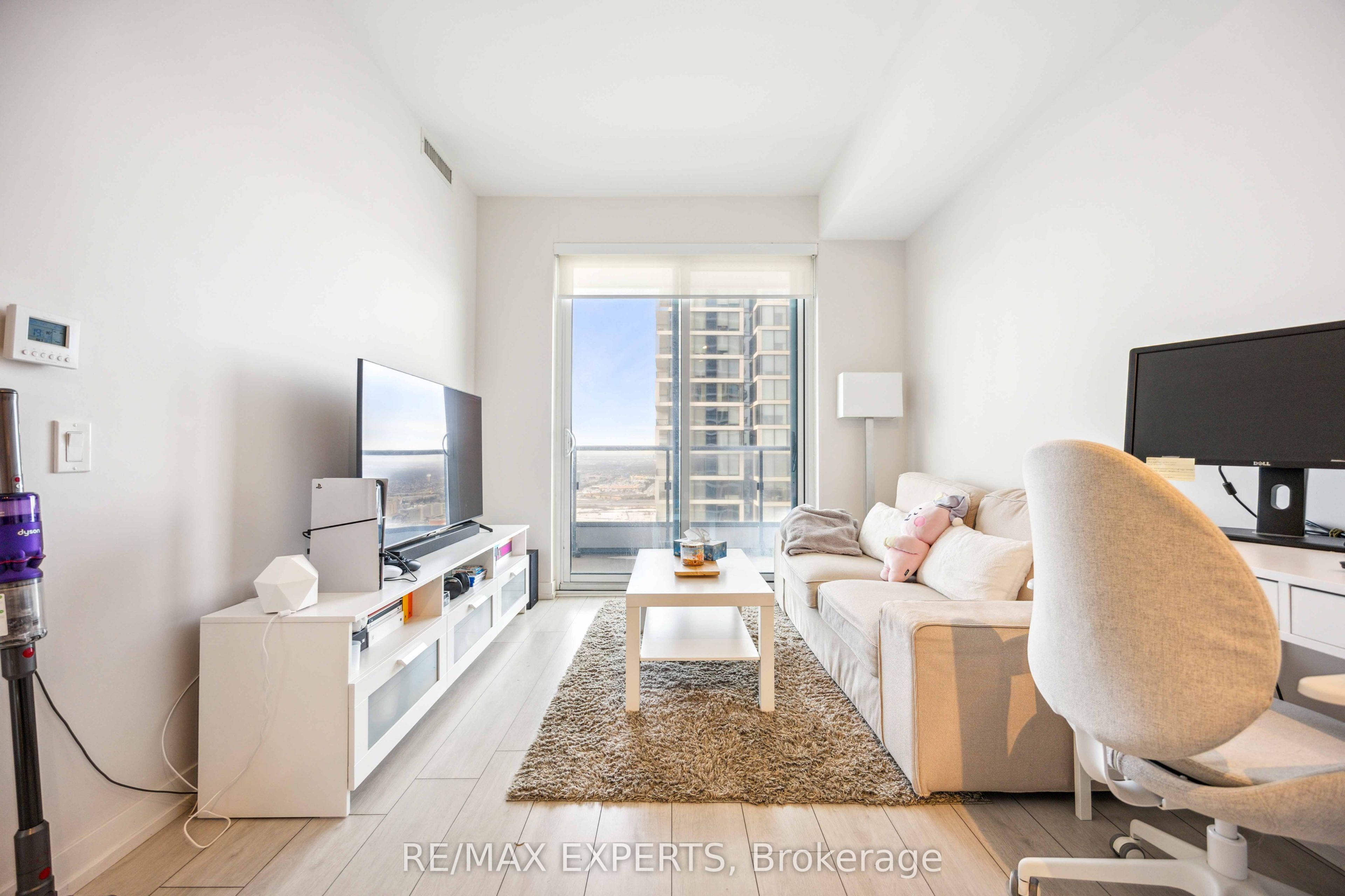950 Portage Parkway 3310, Vaughan, ON L4K 0J7 photo 4