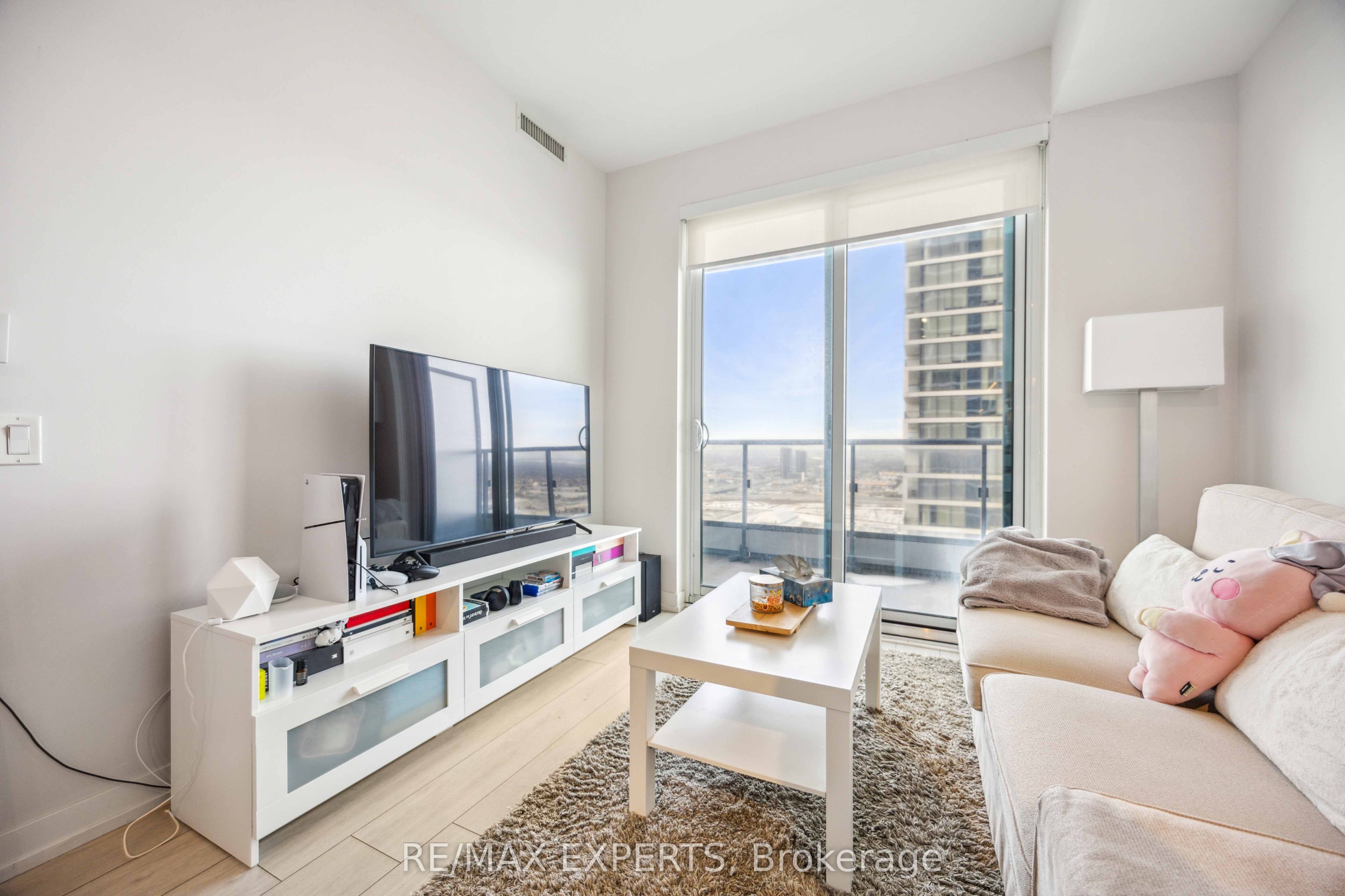950 Portage Parkway 3310, Vaughan, ON L4K 0J7 photo 5