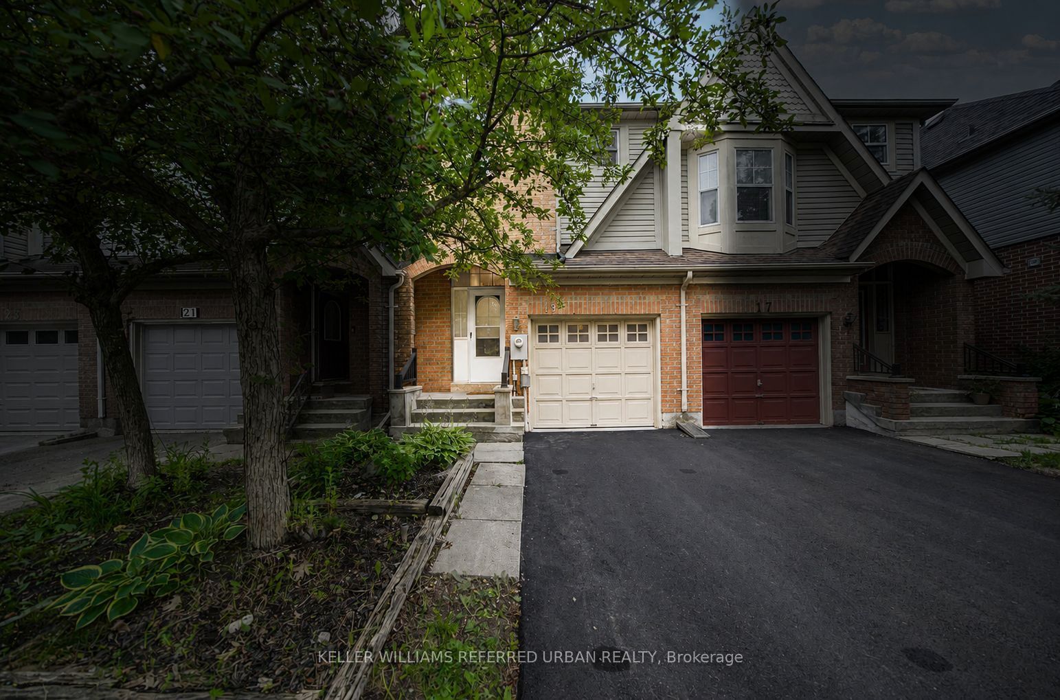 19 Evelyn Buck Lane, Aurora, ON L4G 7H9 photo 2