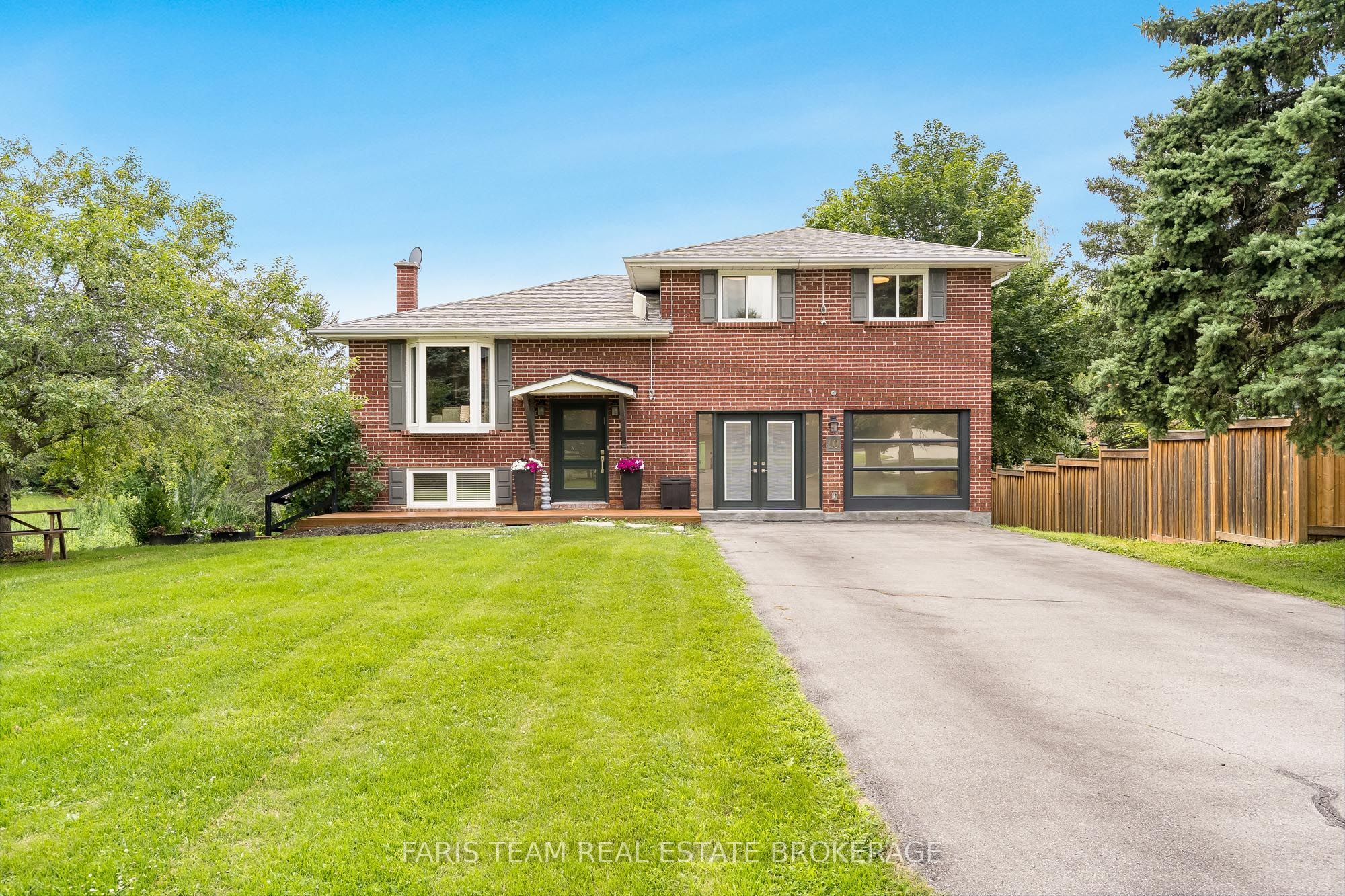 10 Catherine Street, Adjala-Tosorontio, ON L0G 1L0