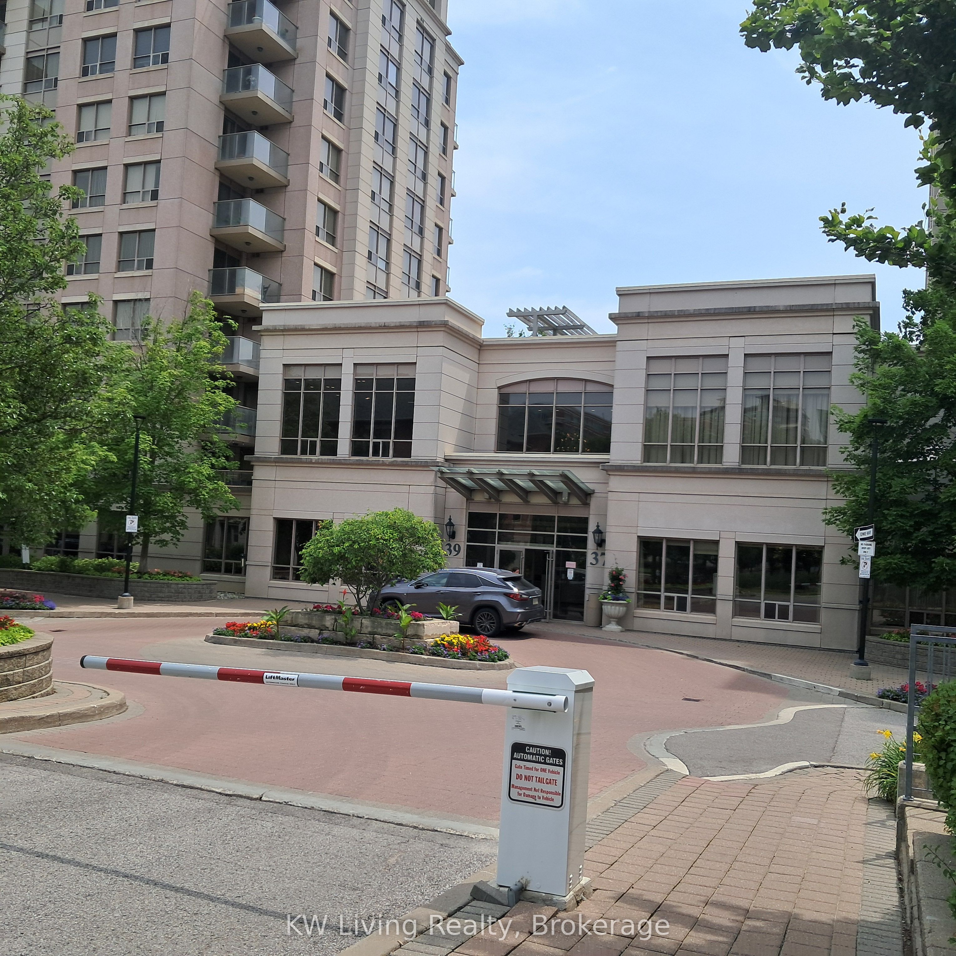 39 Galleria Parkway 309, Markham, ON L3T 0A6 photo 2