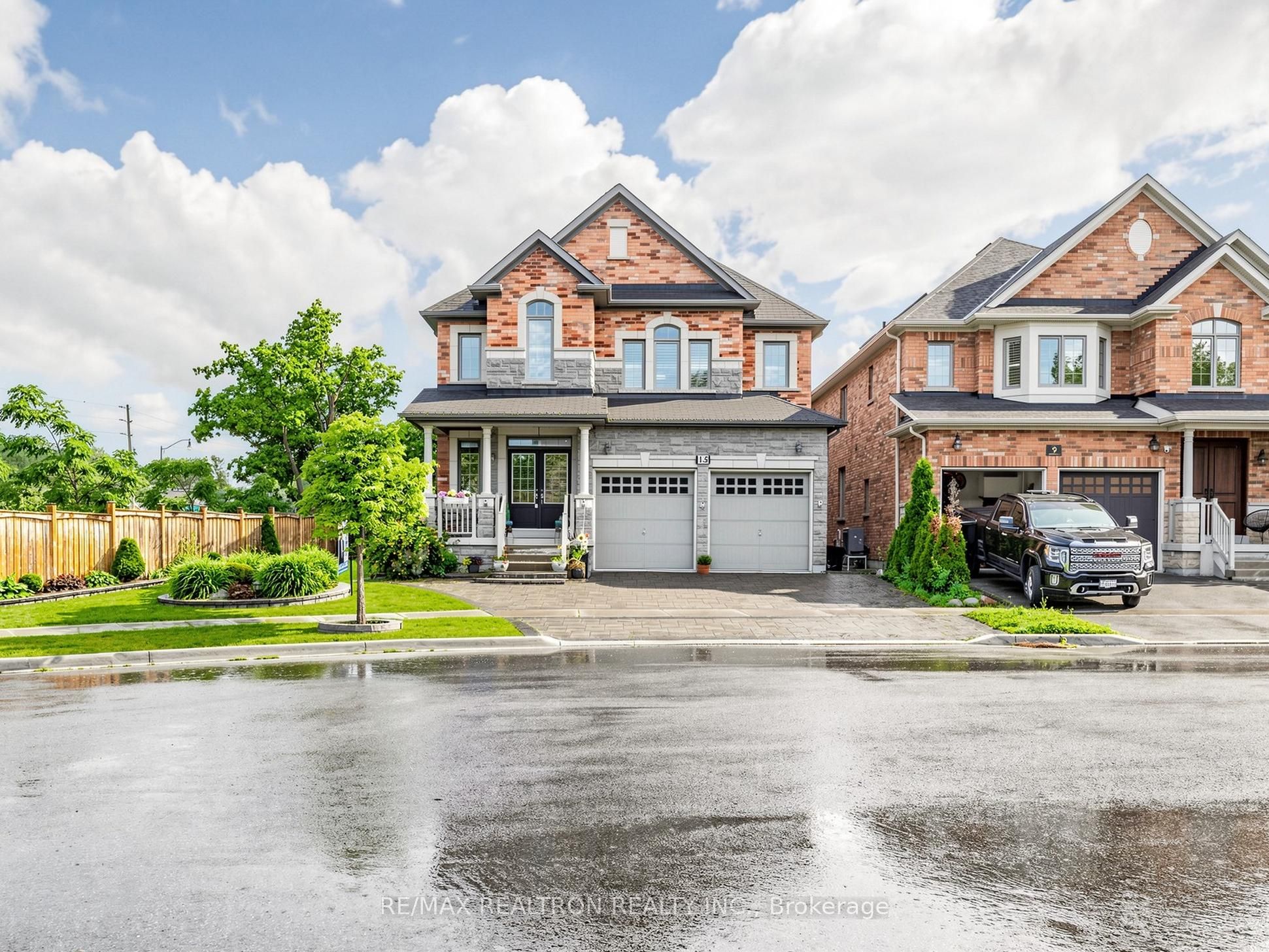 15 Motley Court, Richmond Hill, ON L4E 0N4