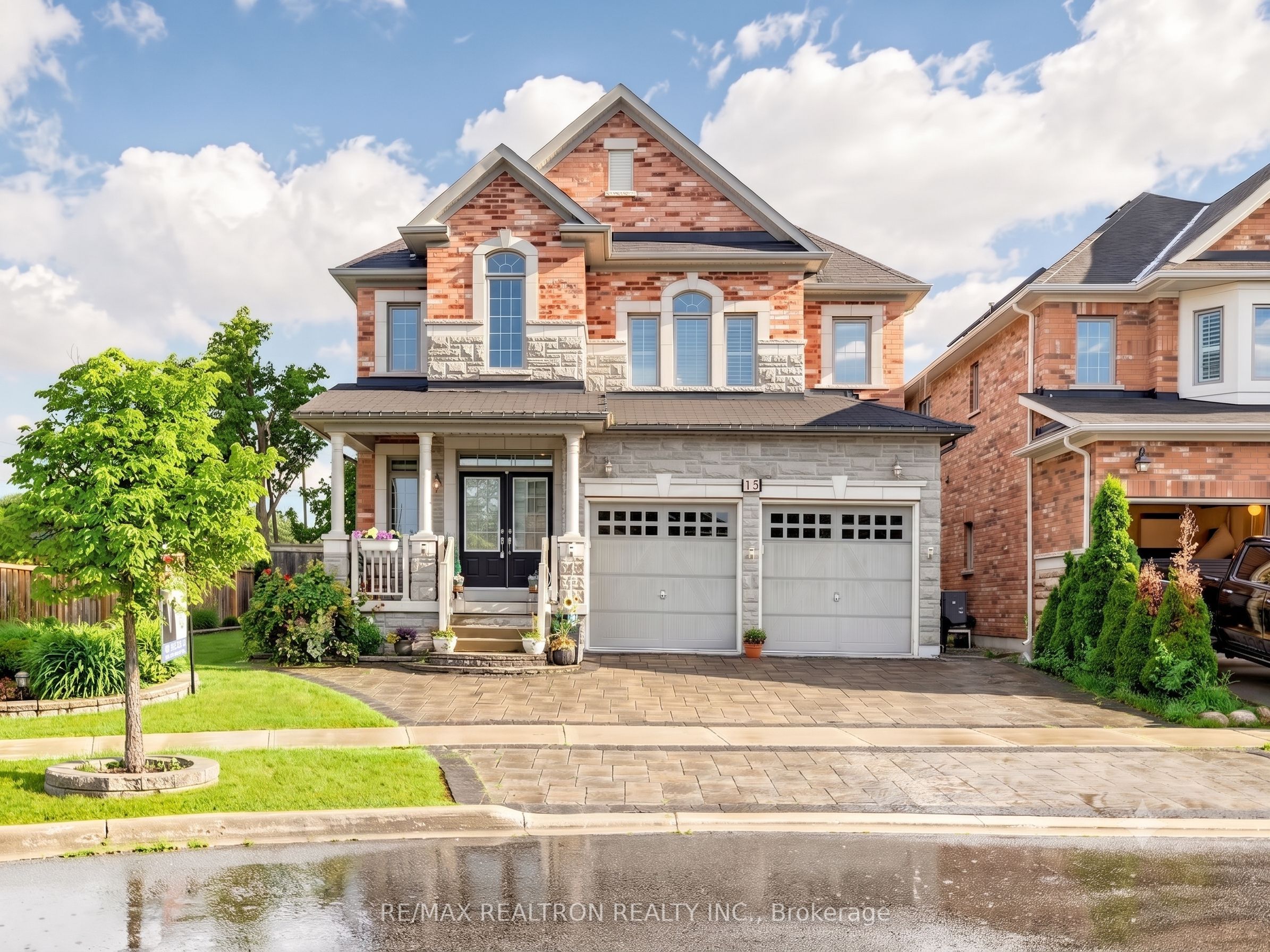 15 Motley Court, Richmond Hill, ON L4E 0N4 photo 2