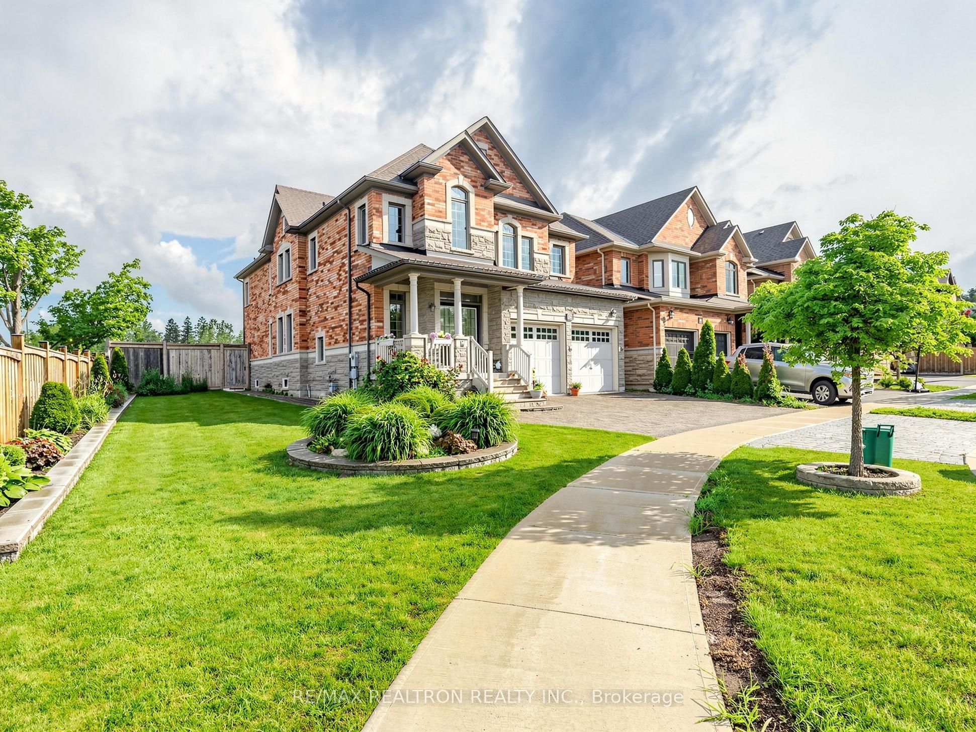 15 Motley Court, Richmond Hill, ON L4E 0N4 photo 3