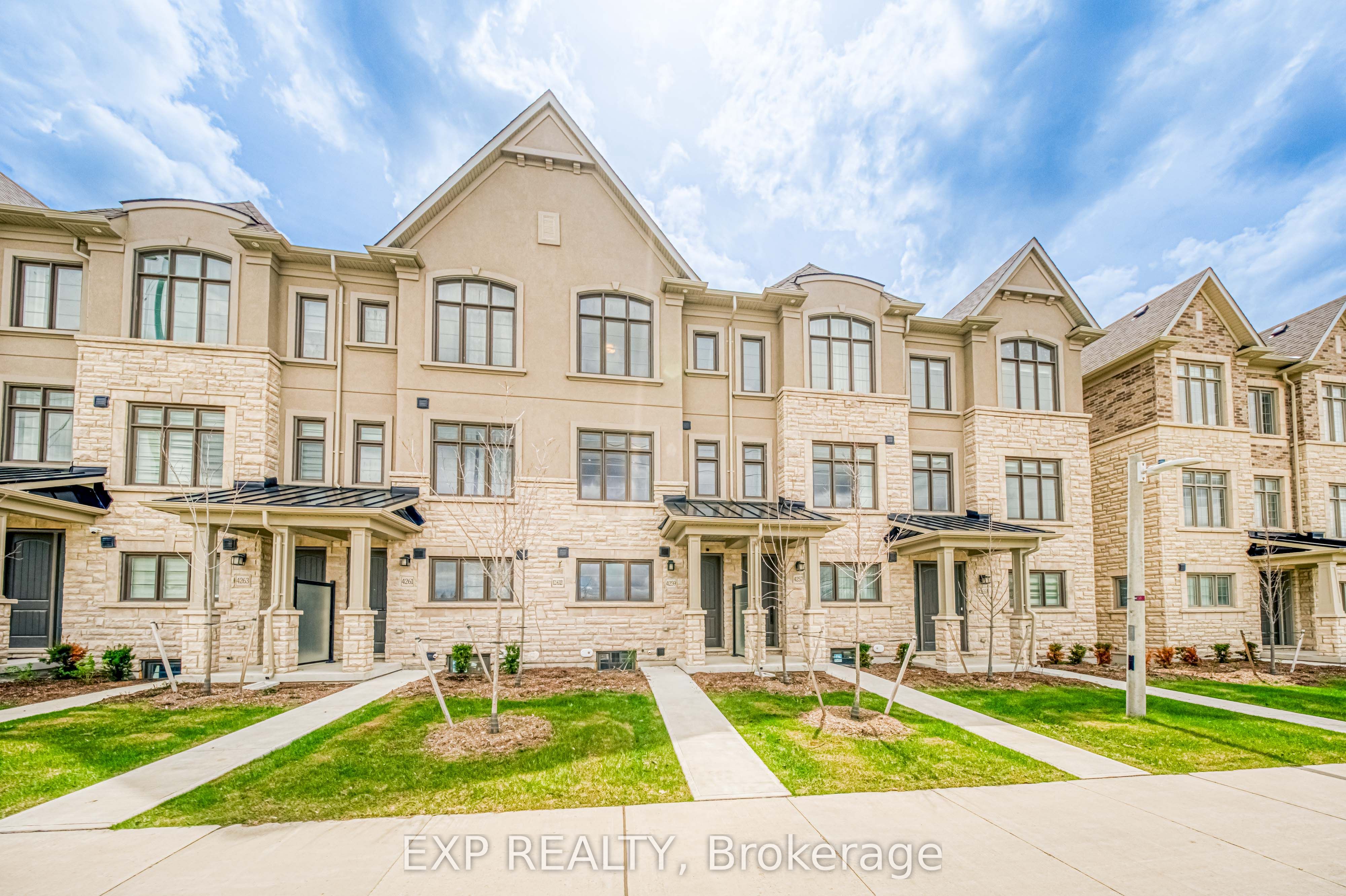 4259 Major Mackenzie Drive E, Markham, ON L6C 3L5 photo 2