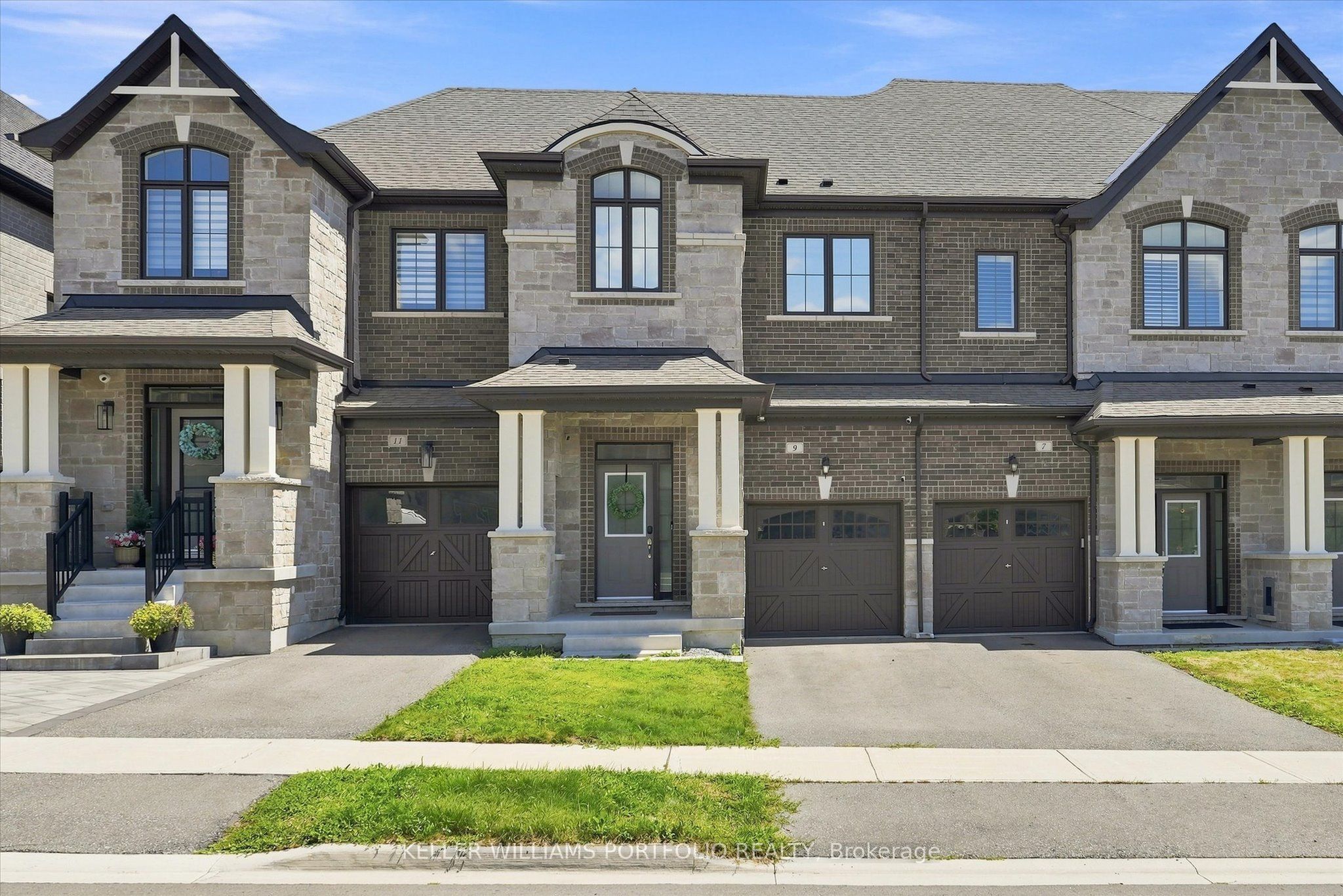 9 Viola Street, East Gwillimbury, ON L9N 0T6 photo 2