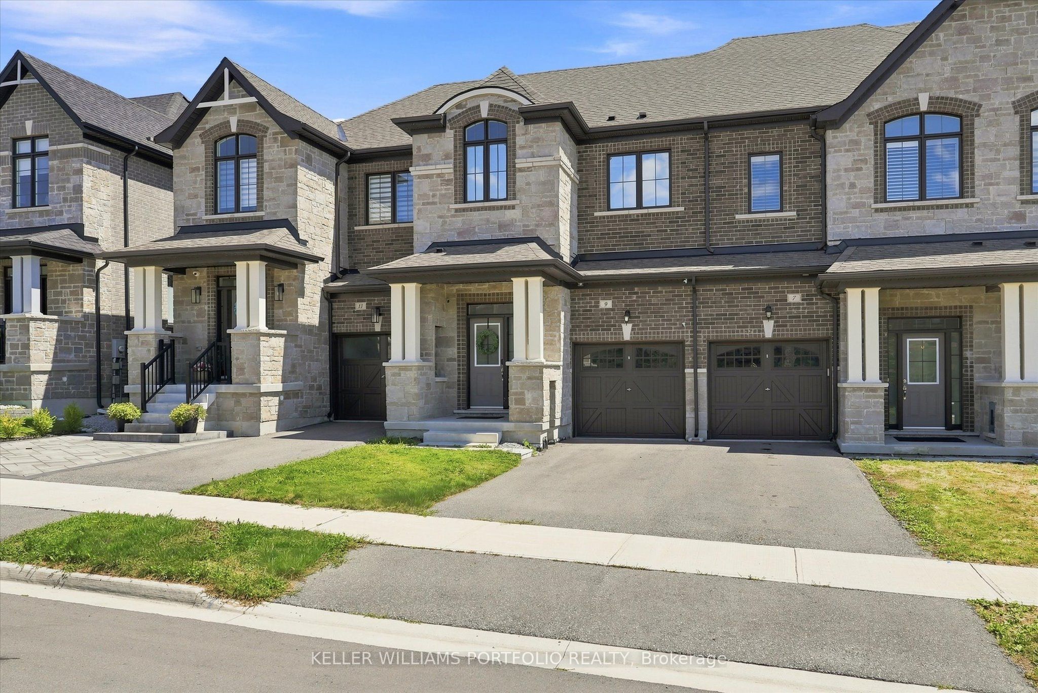 9 Viola Street, East Gwillimbury, ON L9N 0T6 photo 3