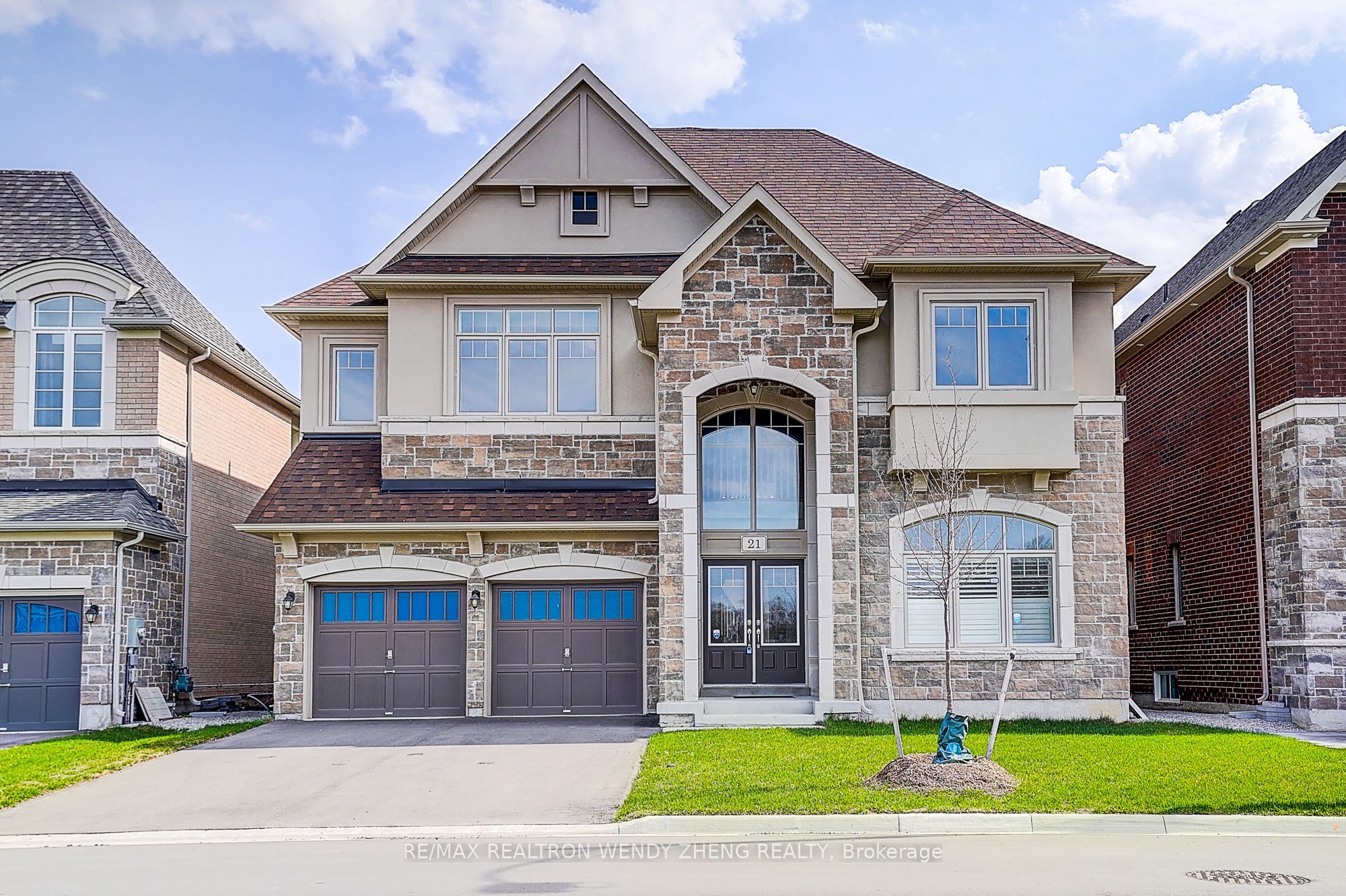 21 Charles White Court, East Gwillimbury, ON L0G 1V0