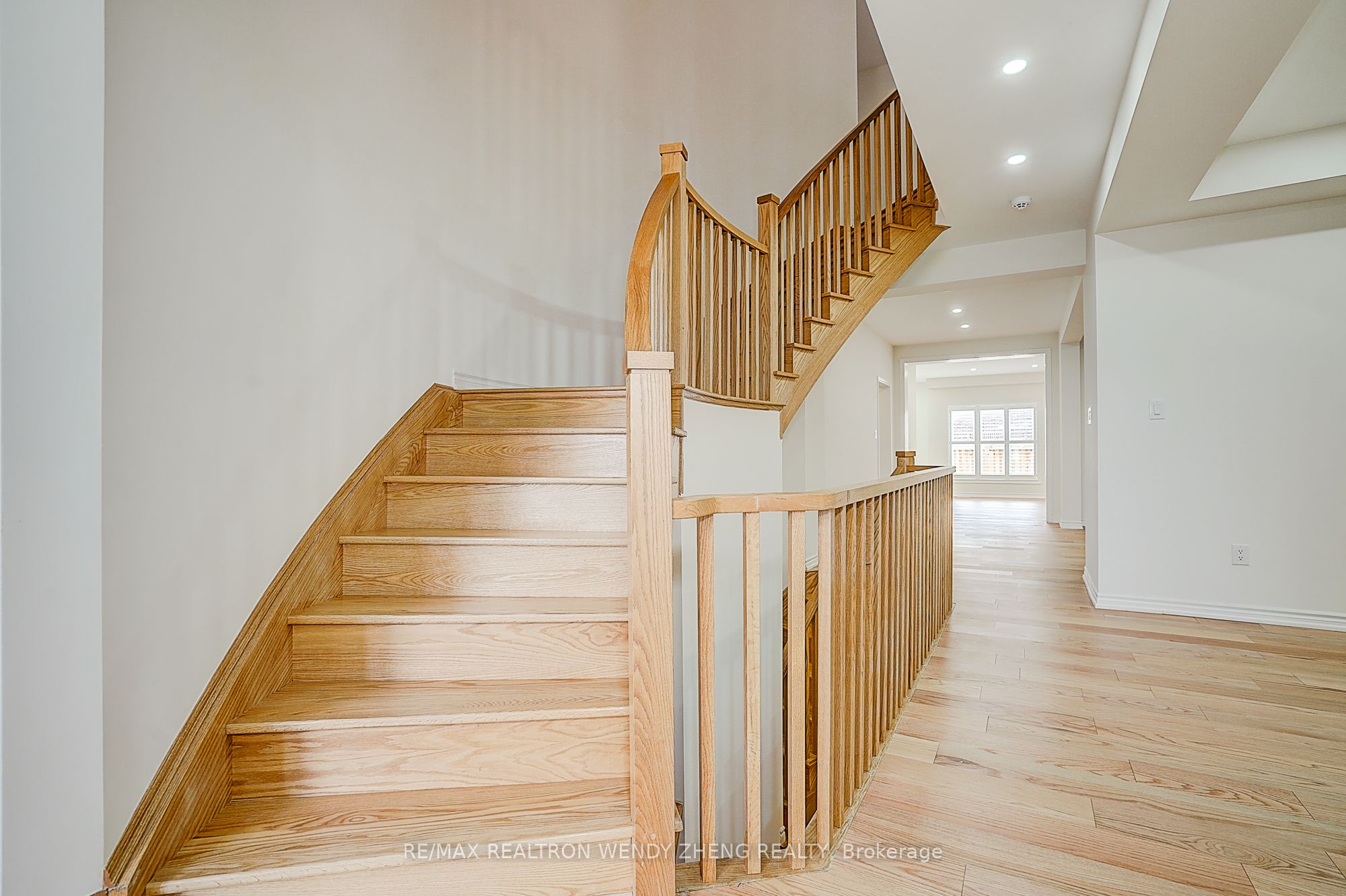 21 Charles White Court, East Gwillimbury, ON L0G 1V0 photo 4