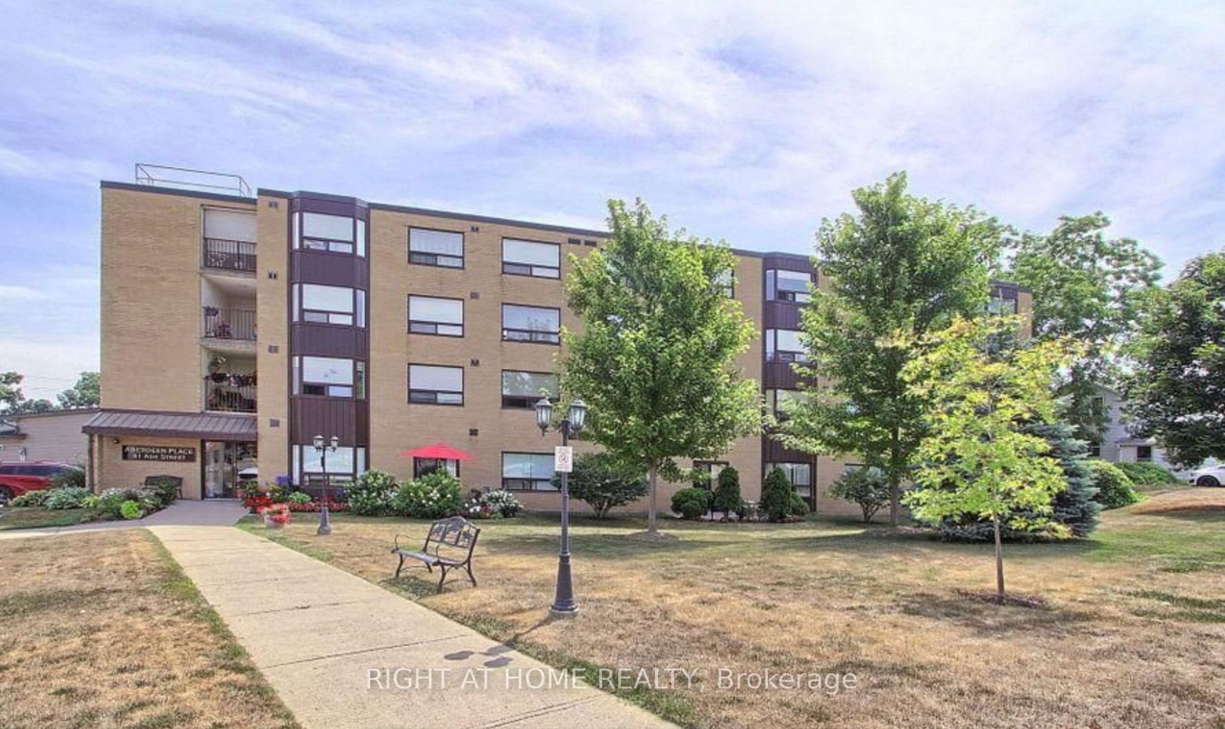41 Ash Street 402, Uxbridge, ON L9P 1E2