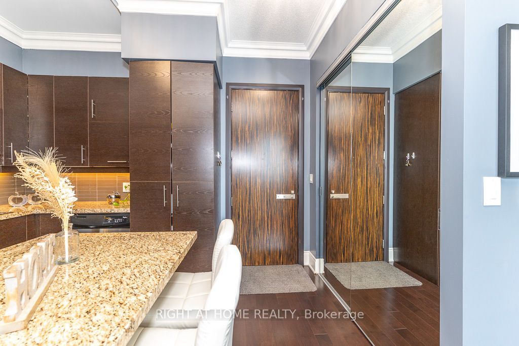 325 South Park Road Ph05, Markham, ON L3T 0B8 photo 5
