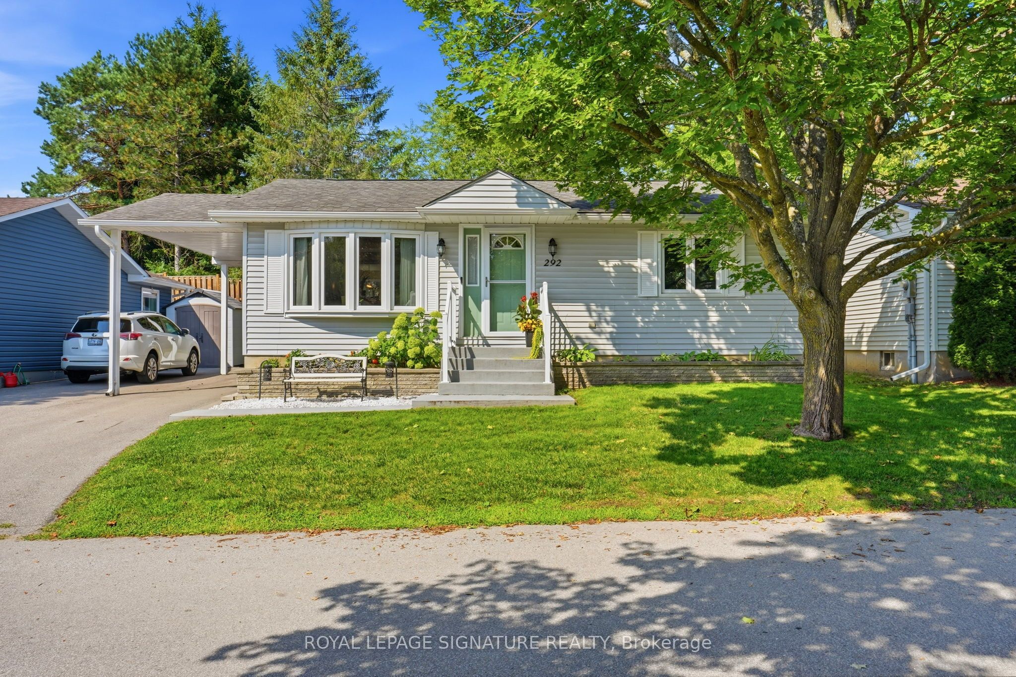 292 Jeff Smith Court, Newmarket, ON L3Y 8C5