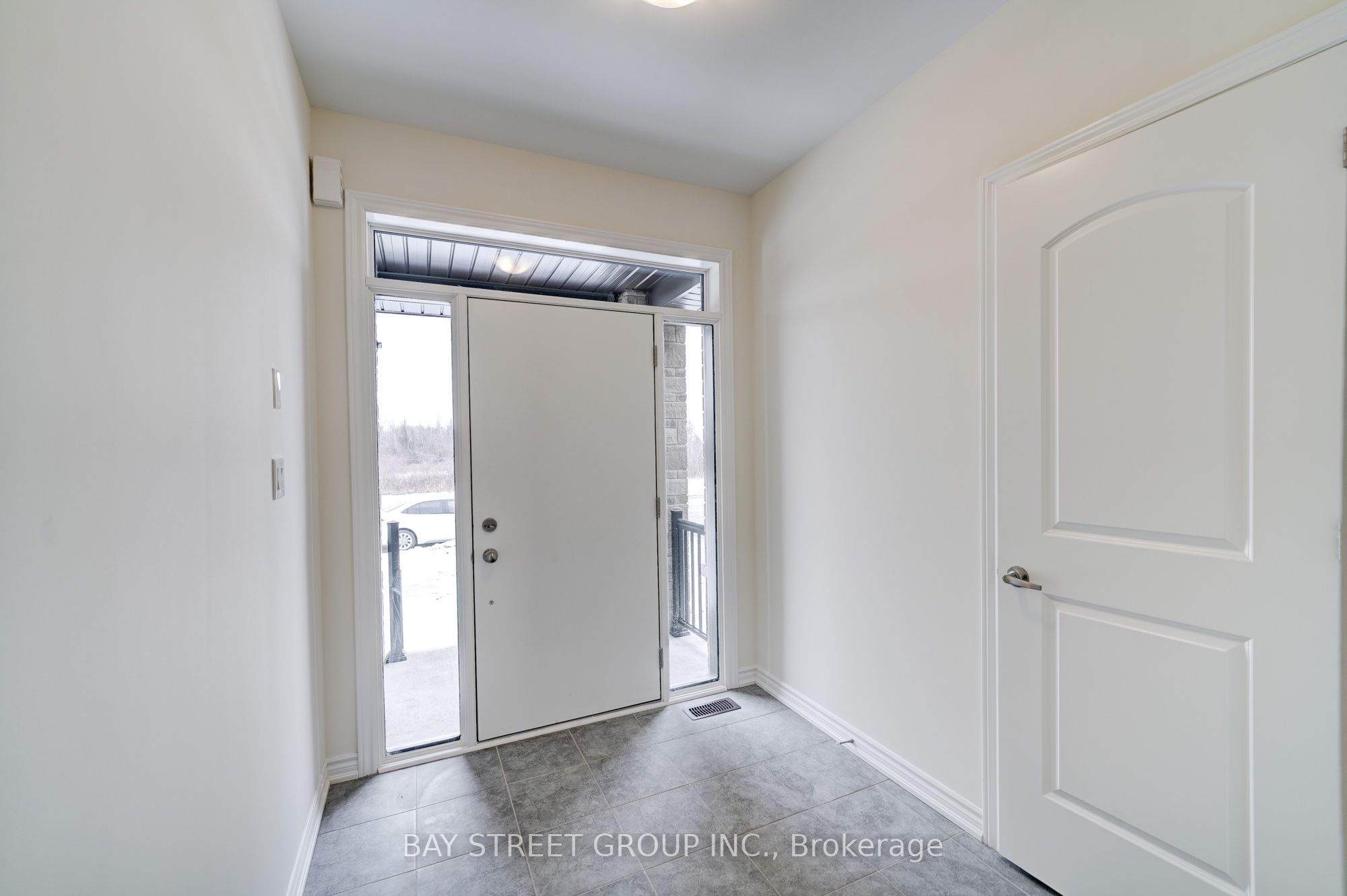 25 Garrett Styles Drive, Georgina, ON L4P 0J1 photo 3
