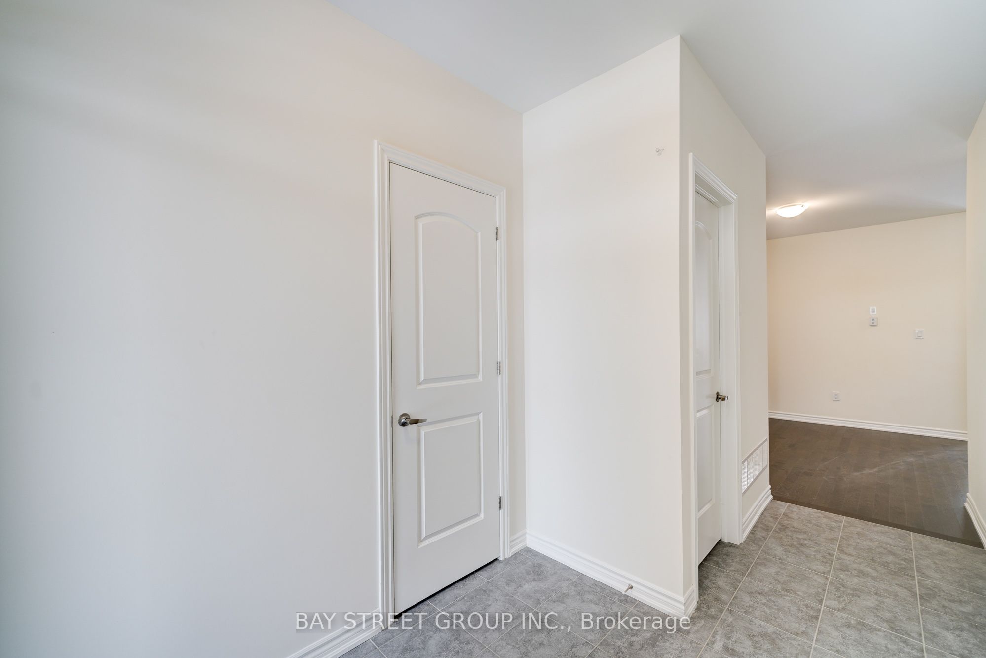 25 Garrett Styles Drive, Georgina, ON L4P 0J1 photo 5