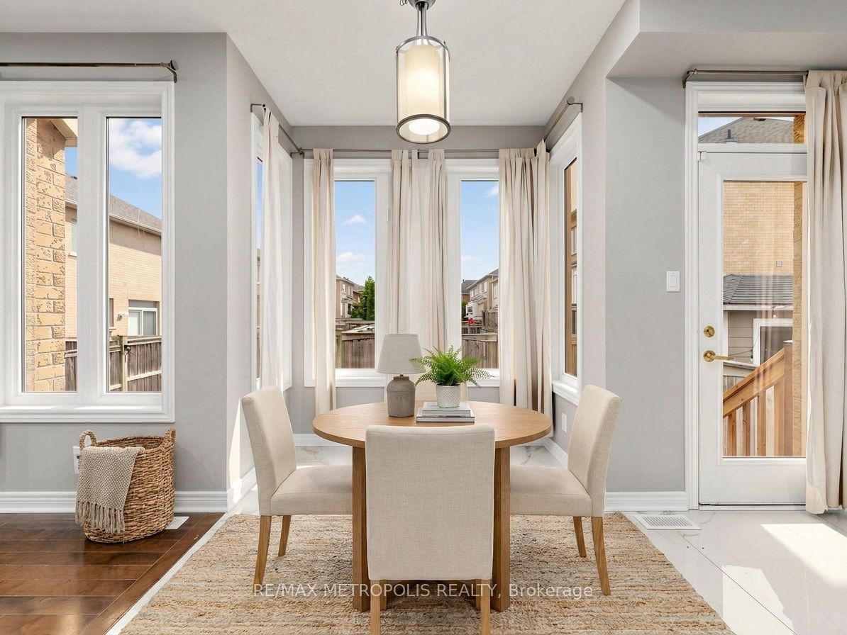 138 Yakefarm Boulevard, Whitchurch-Stouffville, ON L4A 0R8 photo 4