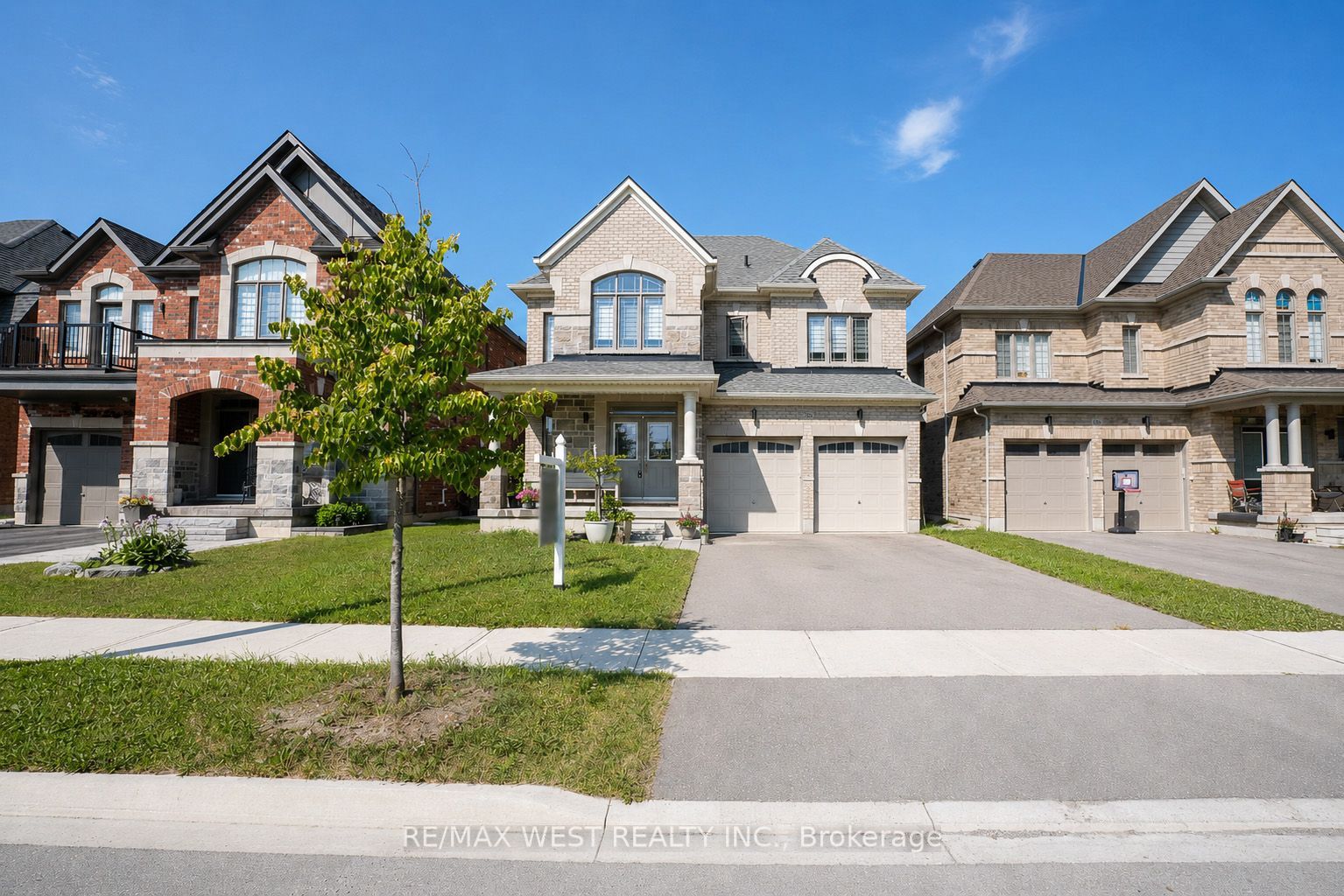 206 Dog Wood Boulevard, East Gwillimbury, ON L9N 0X1
