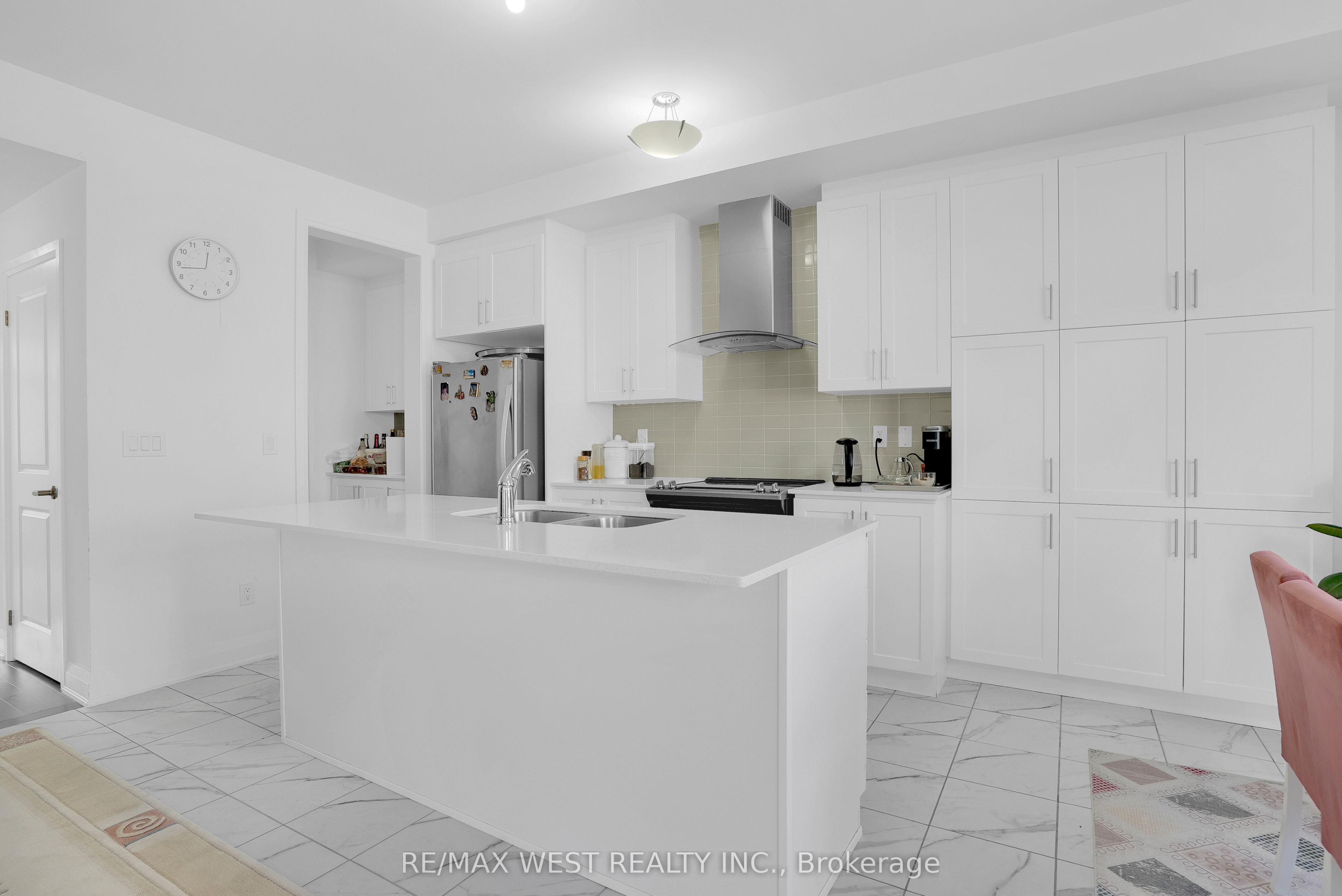 206 Dog Wood Boulevard, East Gwillimbury, ON L9N 0X1 photo 2