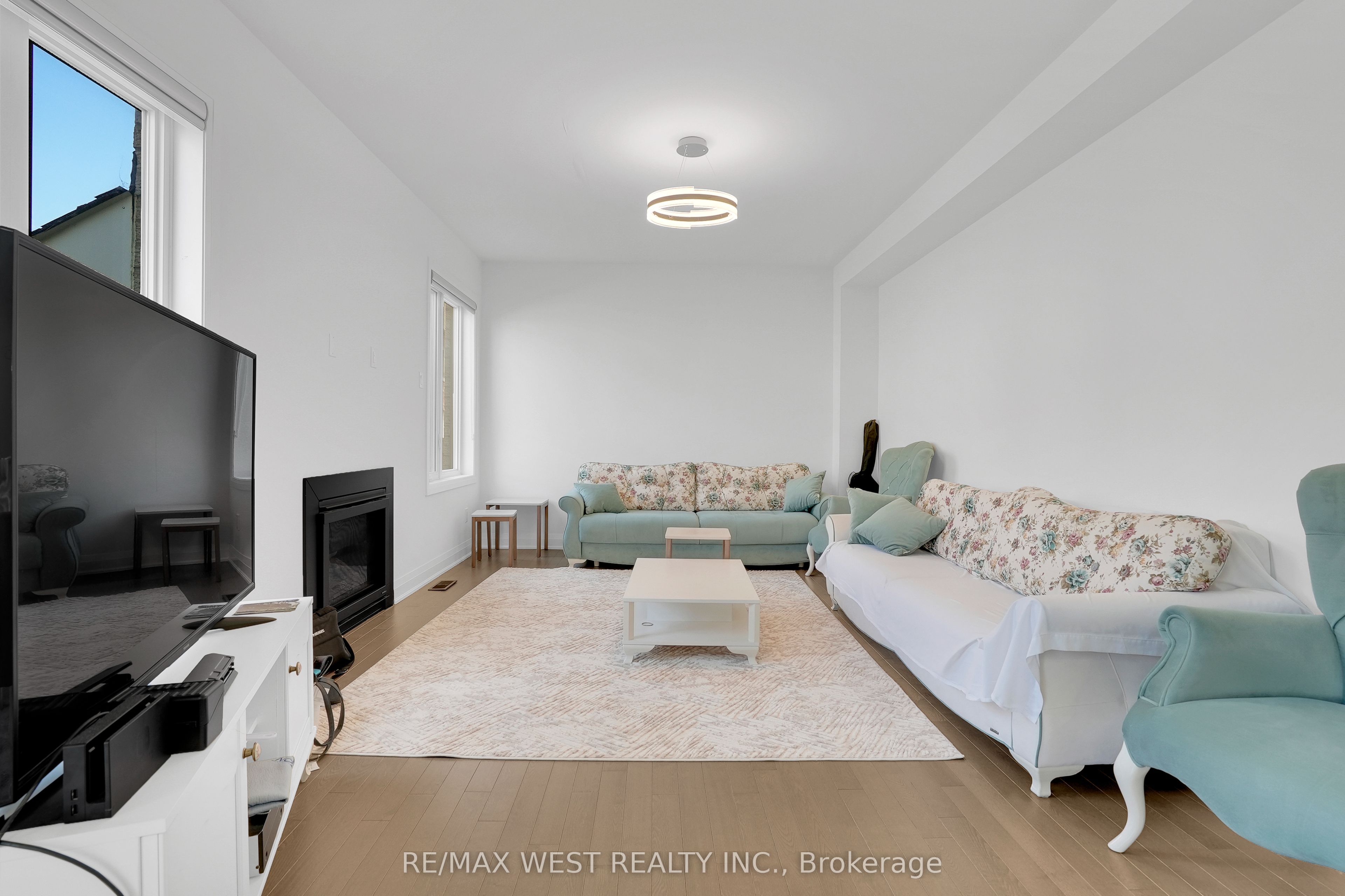 206 Dog Wood Boulevard, East Gwillimbury, ON L9N 0X1 photo 4