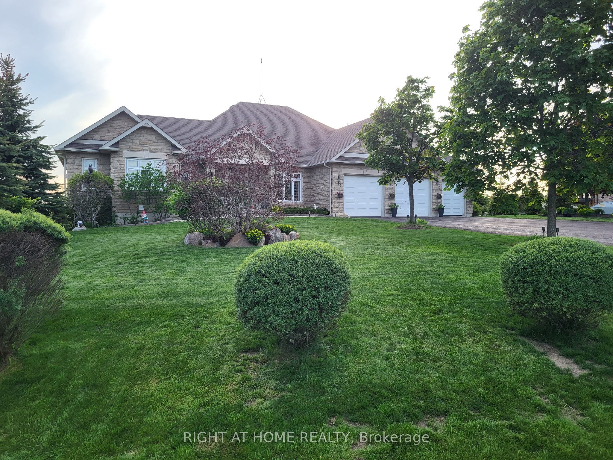 10 Brolley Crescent, Essa, ON L0L 2N2 photo 2