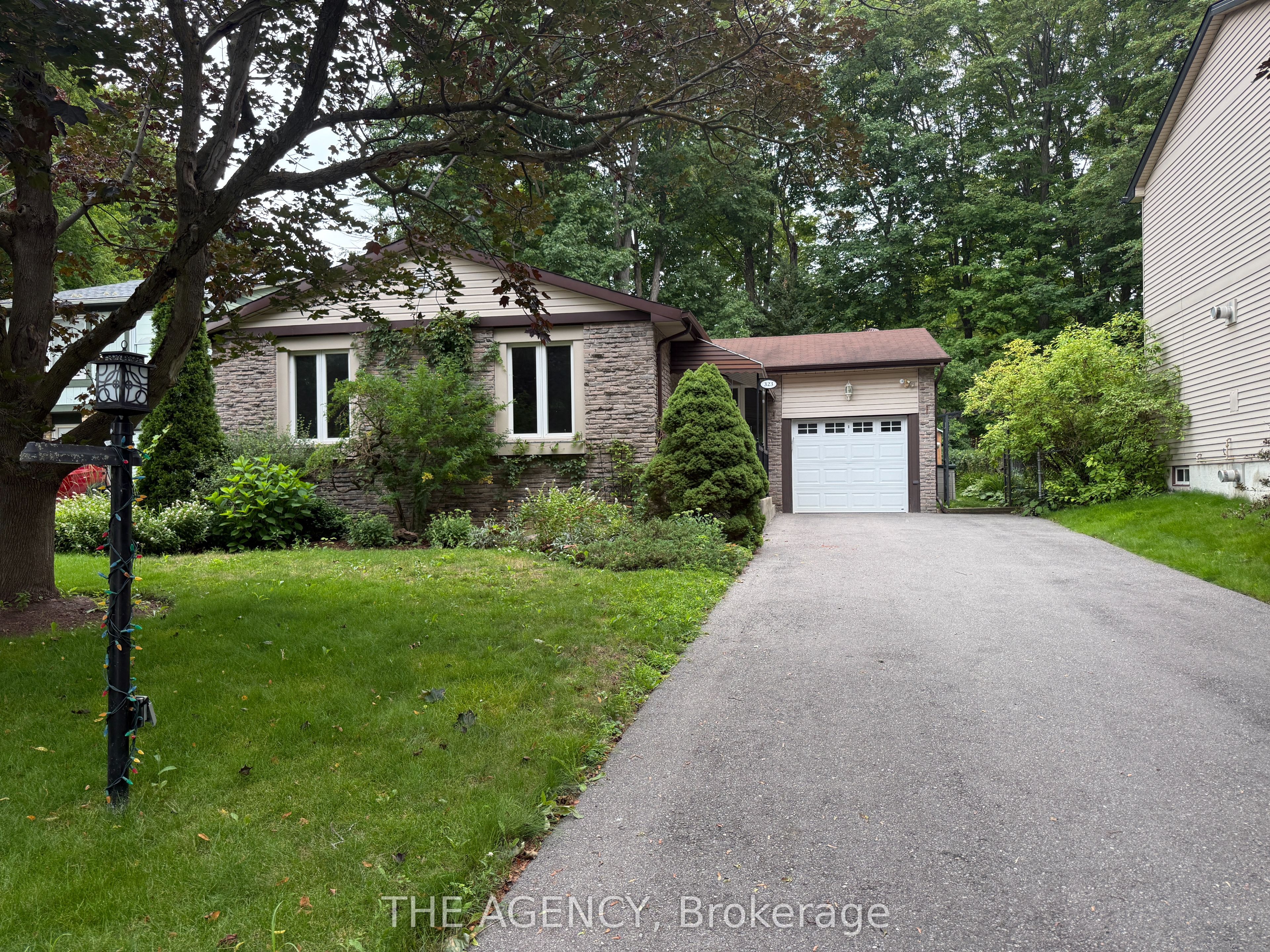 323 Waratah Avenue, Newmarket, ON L3Y 5J3