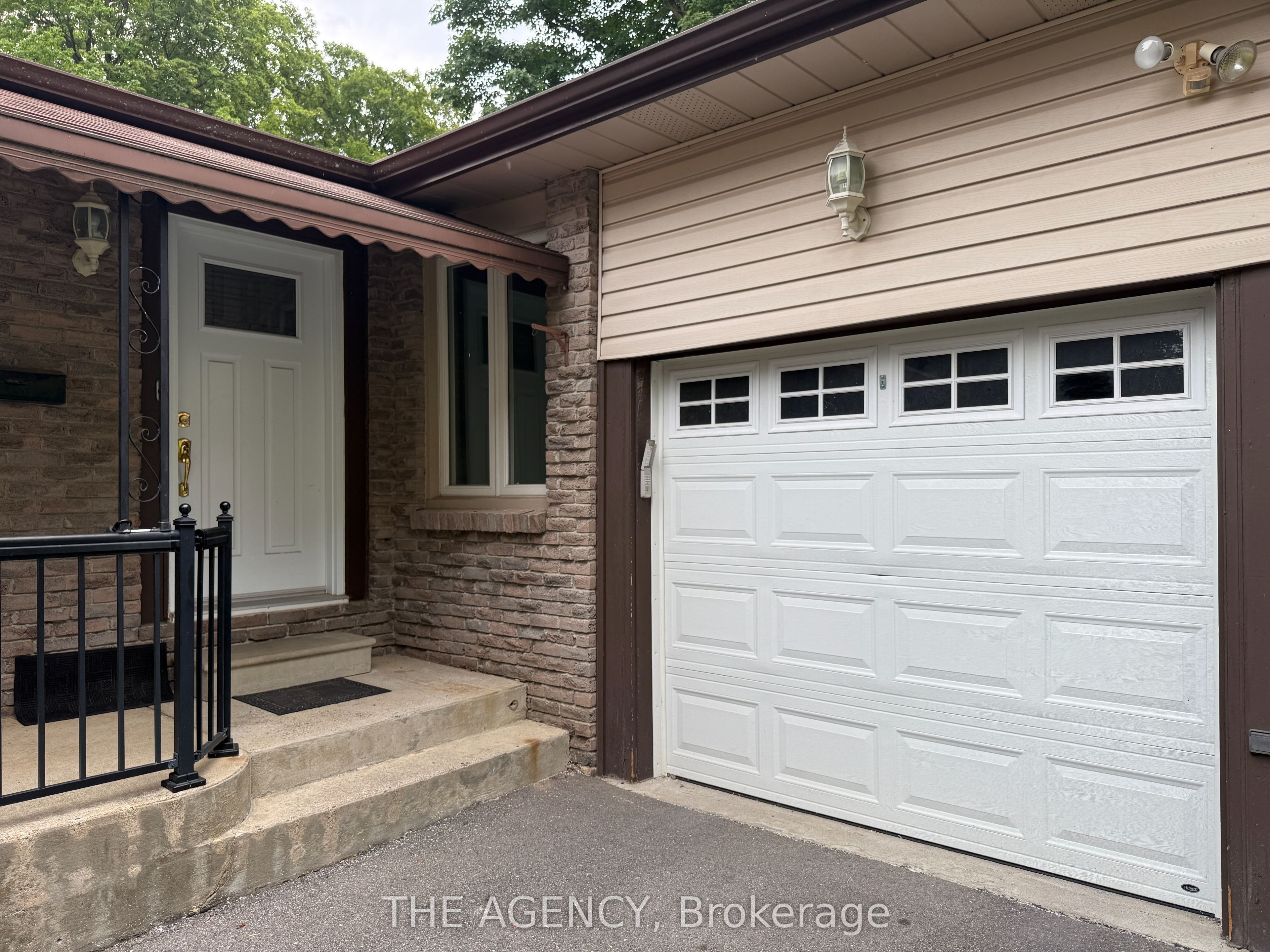 323 Waratah Avenue, Newmarket, ON L3Y 5J3 photo 3