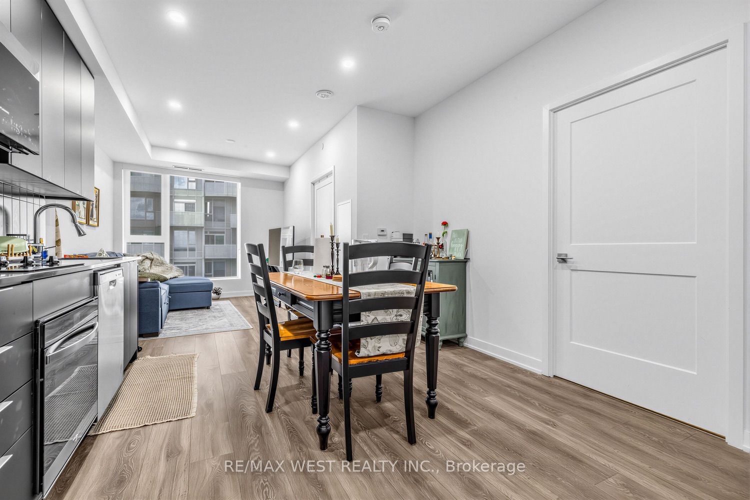 10 Abeja Street 1516, Vaughan, ON L4K 0R4 photo 4