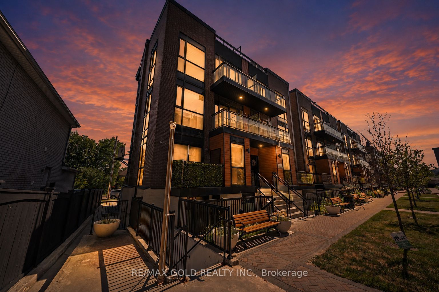 18 Coles Avenue 602, Vaughan, ON L4L 1L9 photo 2