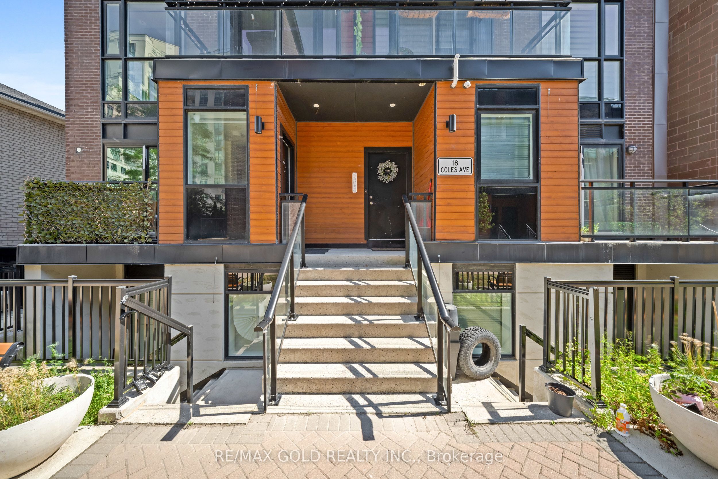18 Coles Avenue 602, Vaughan, ON L4L 1L9 photo 3