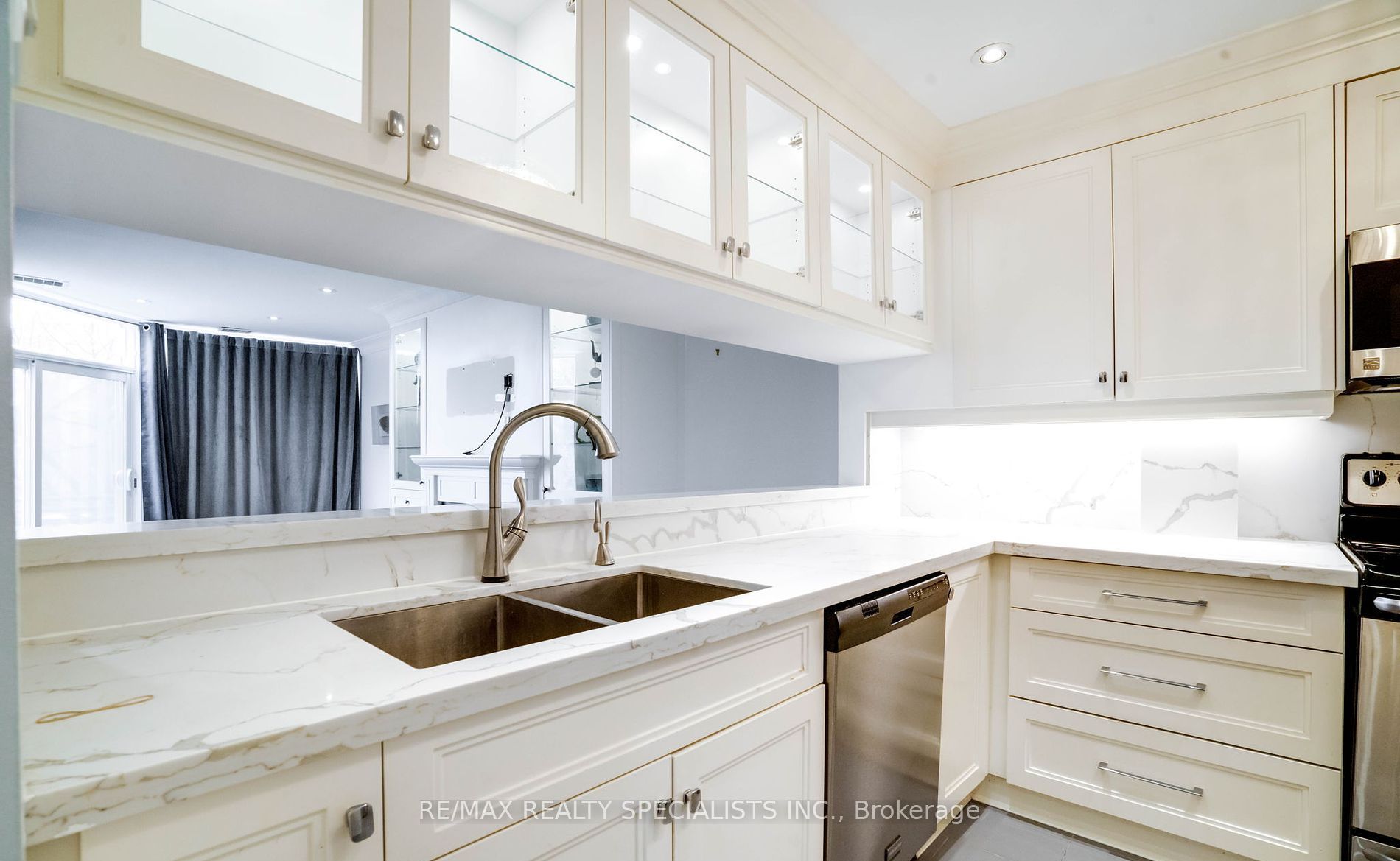 100 Arbors Lane TH5, Vaughan, ON L4L 7G4 photo 3