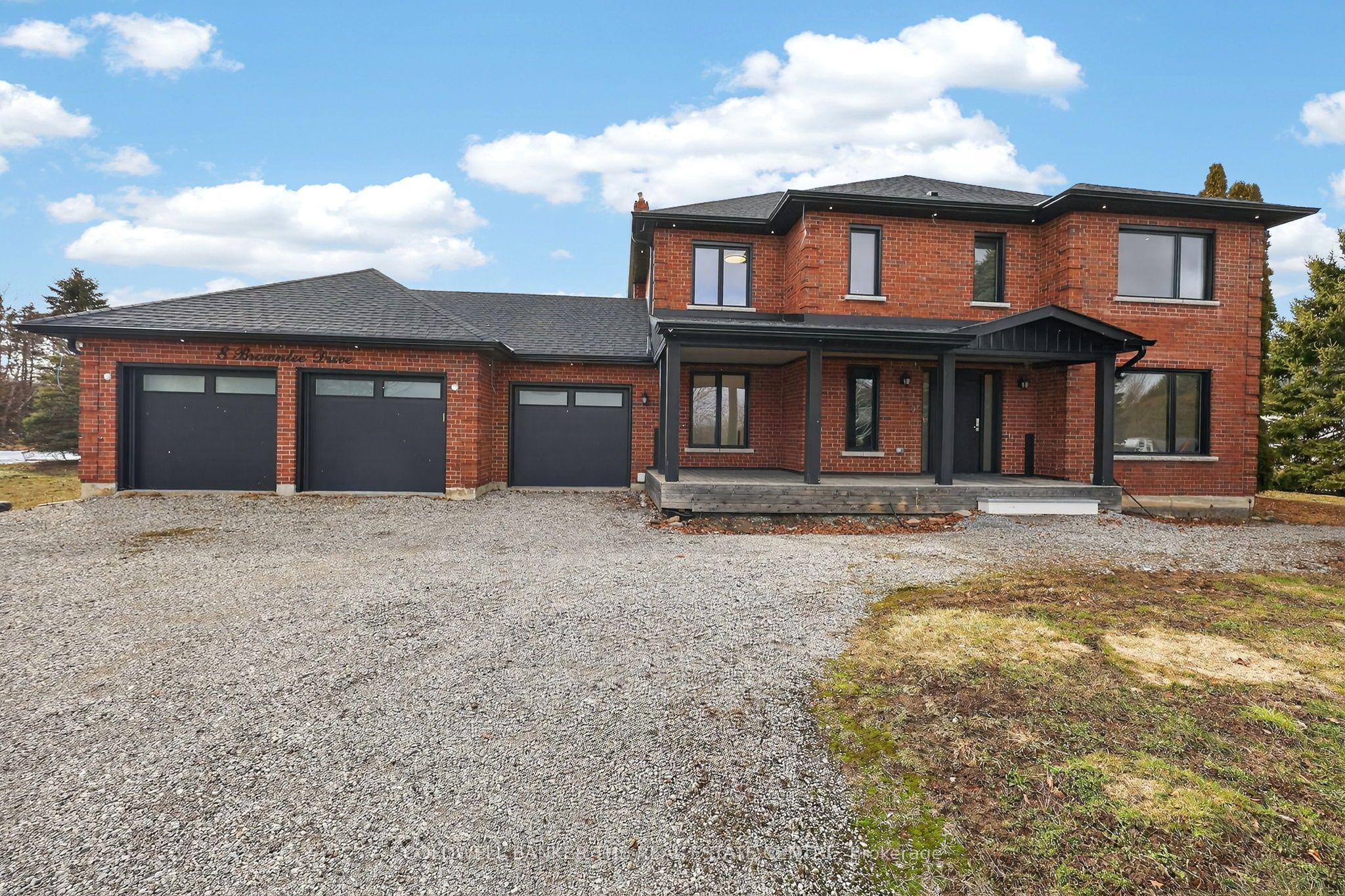 8 Brownlee Drive, Bradford West Gwillimbury, ON L3Z 2A4 photo 2