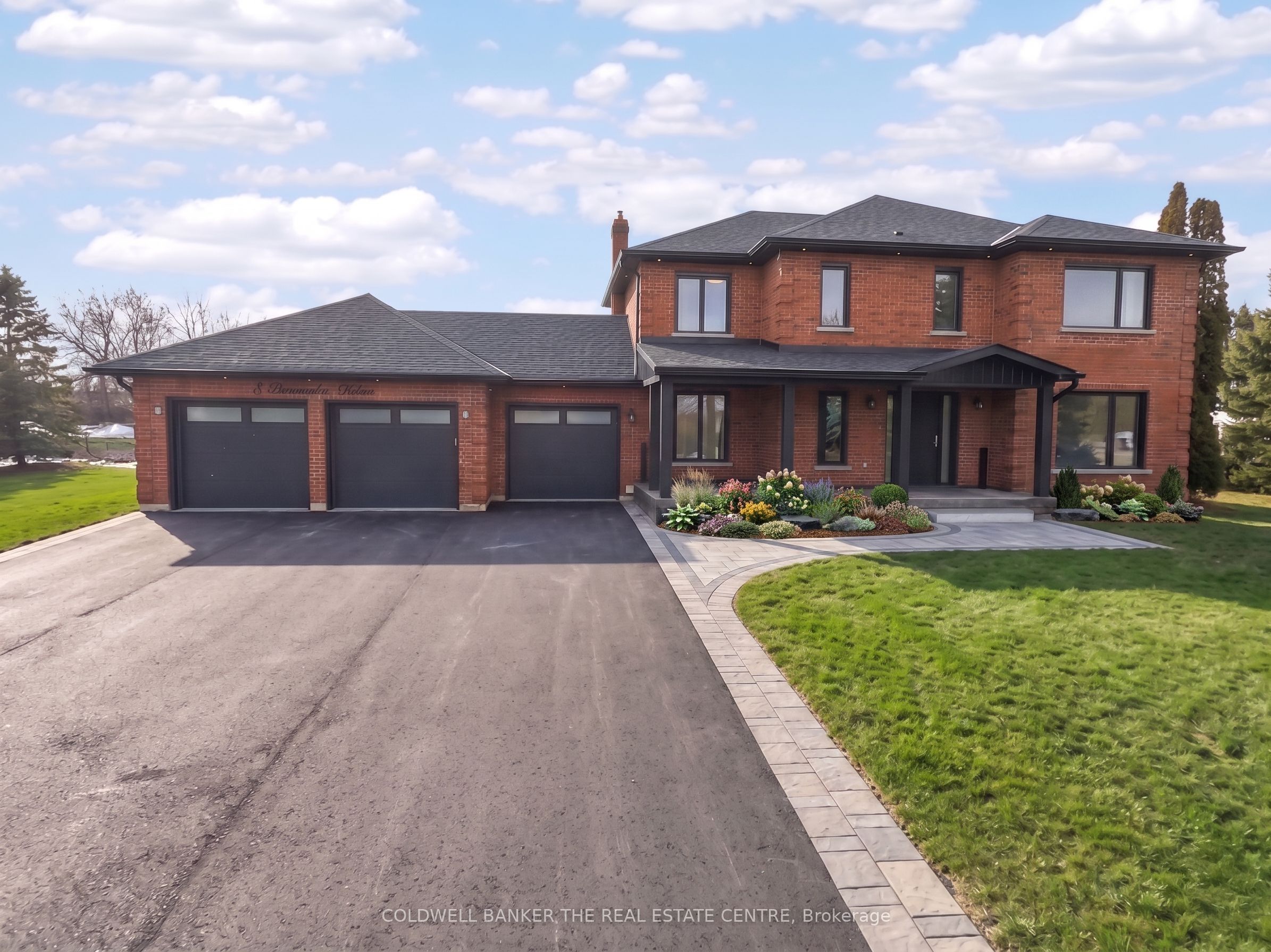 8 Brownlee Drive, Bradford West Gwillimbury, ON L3Z 2A4 photo 3