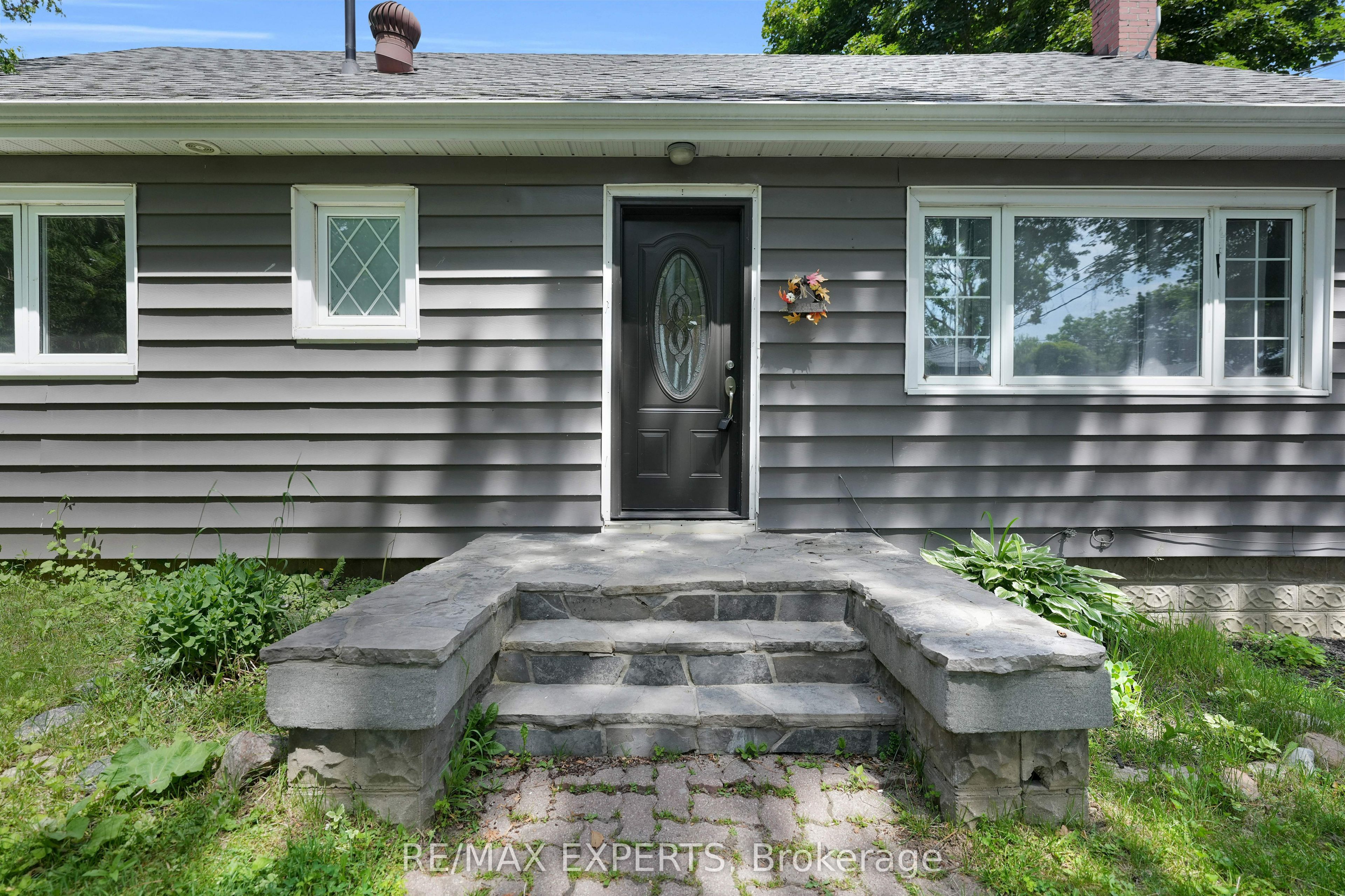 92 Tupper Street W Main, New Tecumseth, ON L9R 1E4 photo 2