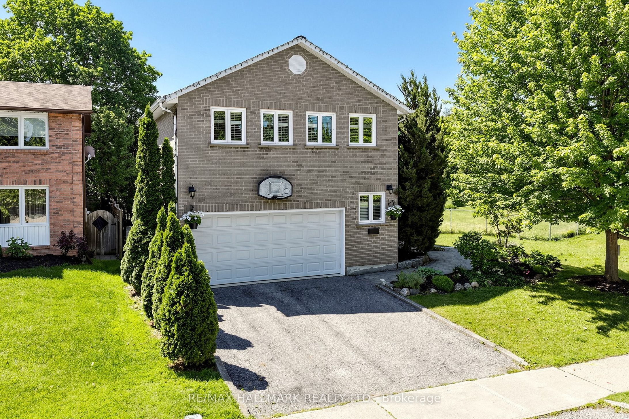 145 Old Surrey Lane, Richmond Hill, ON L4C 6R9