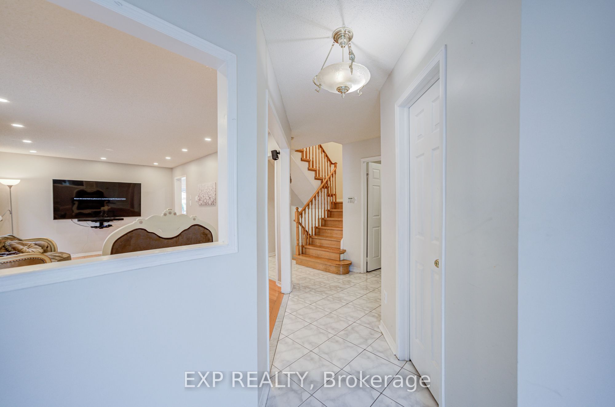 211 Sophia Road, Markham, ON L3S 4C5 photo 3