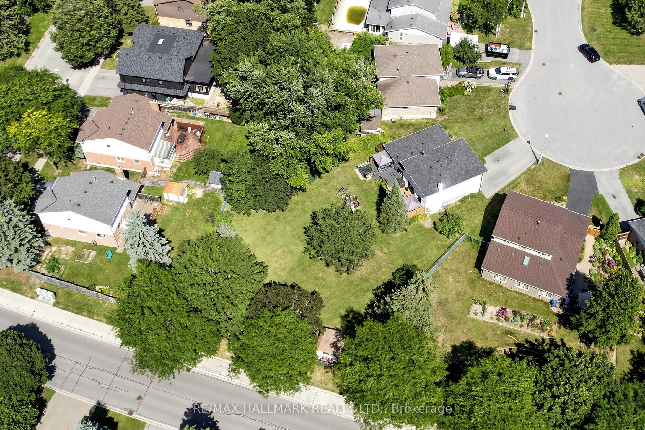 20 Oak Court Part 2, Aurora, ON L4G 3J6 photo 3